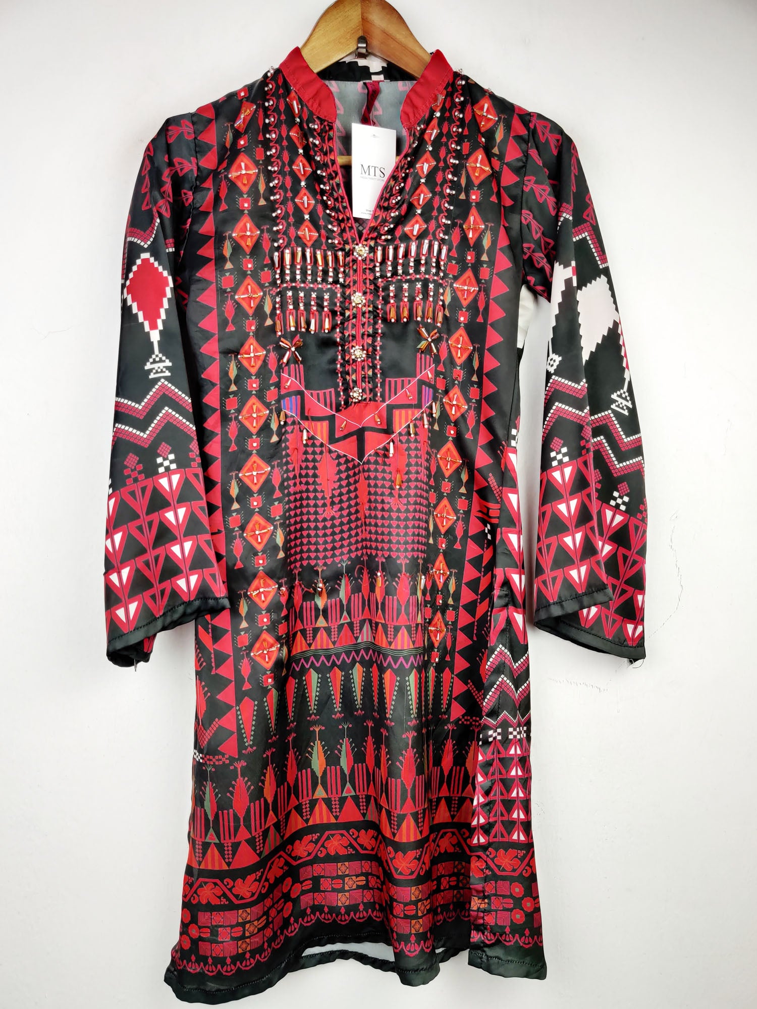 Buy online pre-used pre-loved 100% authentic & Original branded Libas E Khas (BK-1238) available in Pakistan. Top international brands avilable.