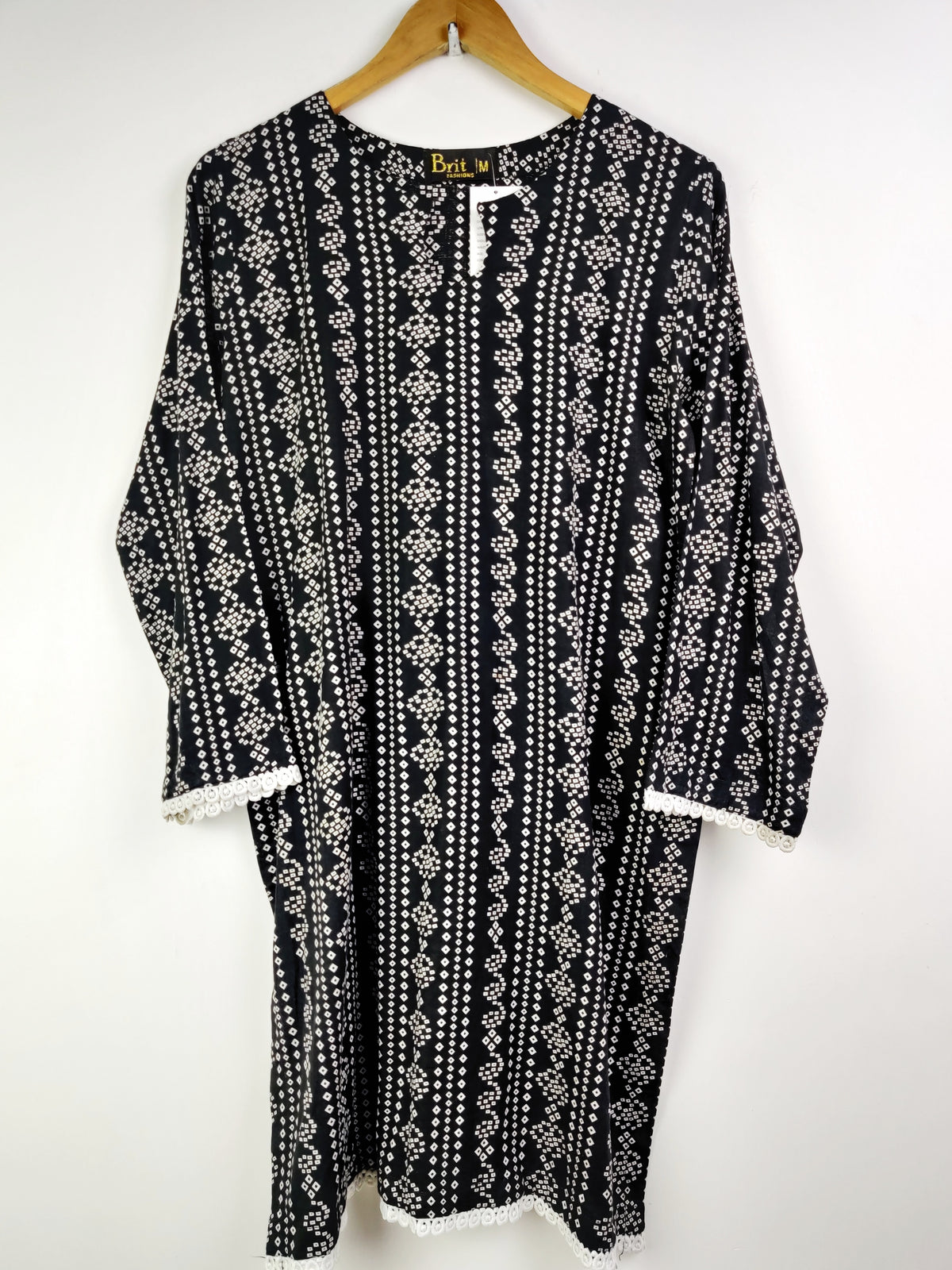 Buy online pre-used pre-loved 100% authentic & Original branded Brit (BK-1261) available in Pakistan. Top international brands avilable.
