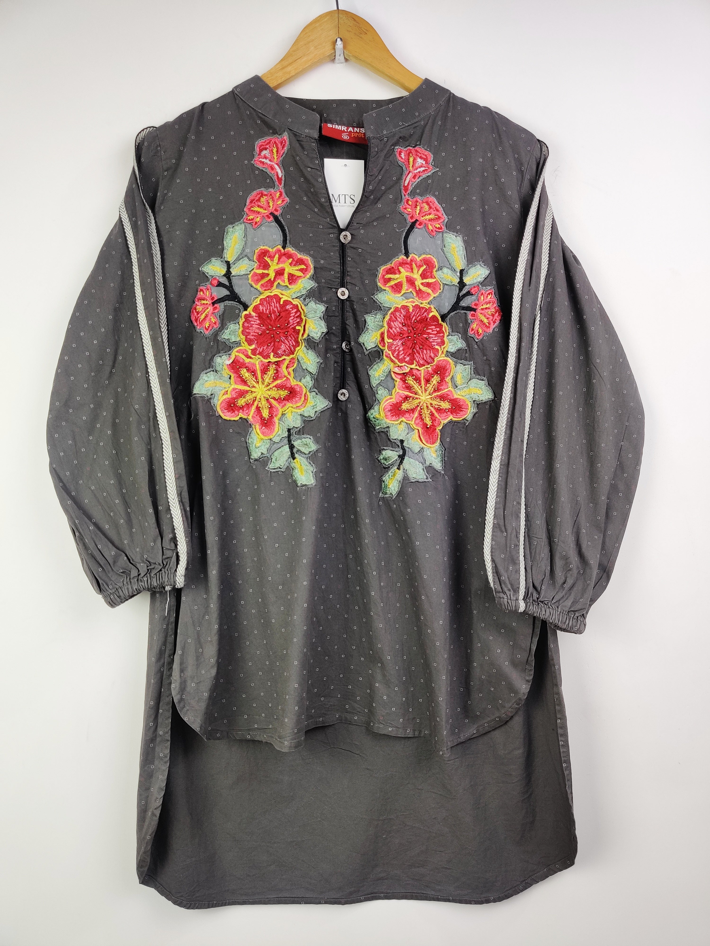 Buy online pre-used pre-loved 100% authentic & Original branded Simrans (BK-1300) available in Pakistan. Top international brands avilable.