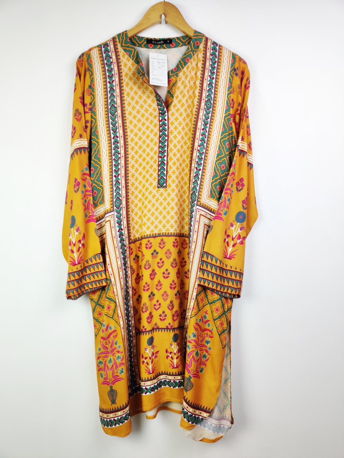 Buy online pre-used pre-loved 100% authentic & Original branded Khaadi (BK-1333) available in Pakistan. Top international brands avilable.