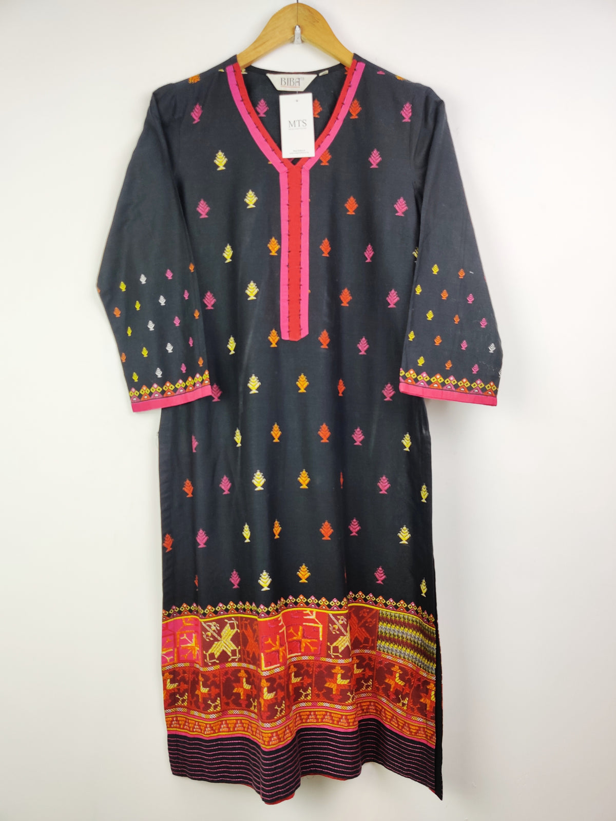 Buy online pre-used pre-loved 100% authentic & Original branded Biba (BK-1357) available in Pakistan. Top international brands avilable.
