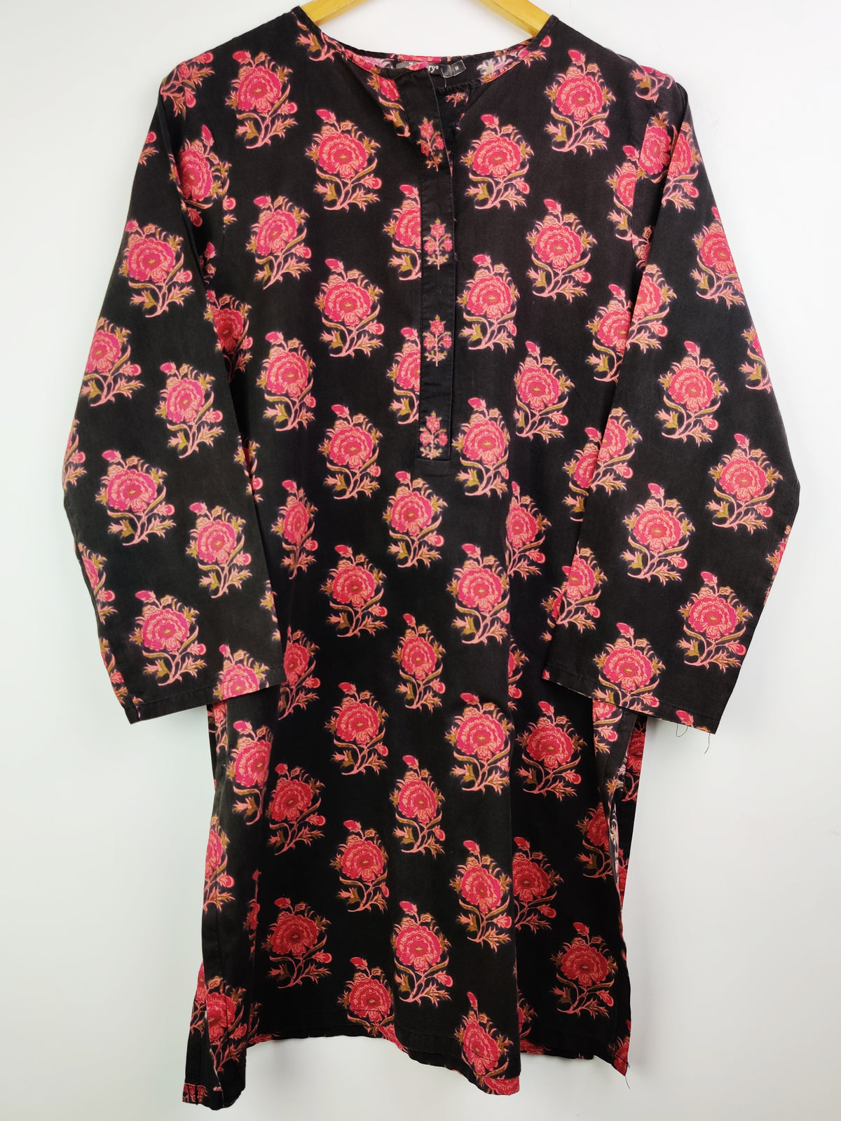 Buy online pre-used pre-loved 100% authentic & Original branded Zellbury (BK-1379) available in Pakistan. Top international brands avilable.