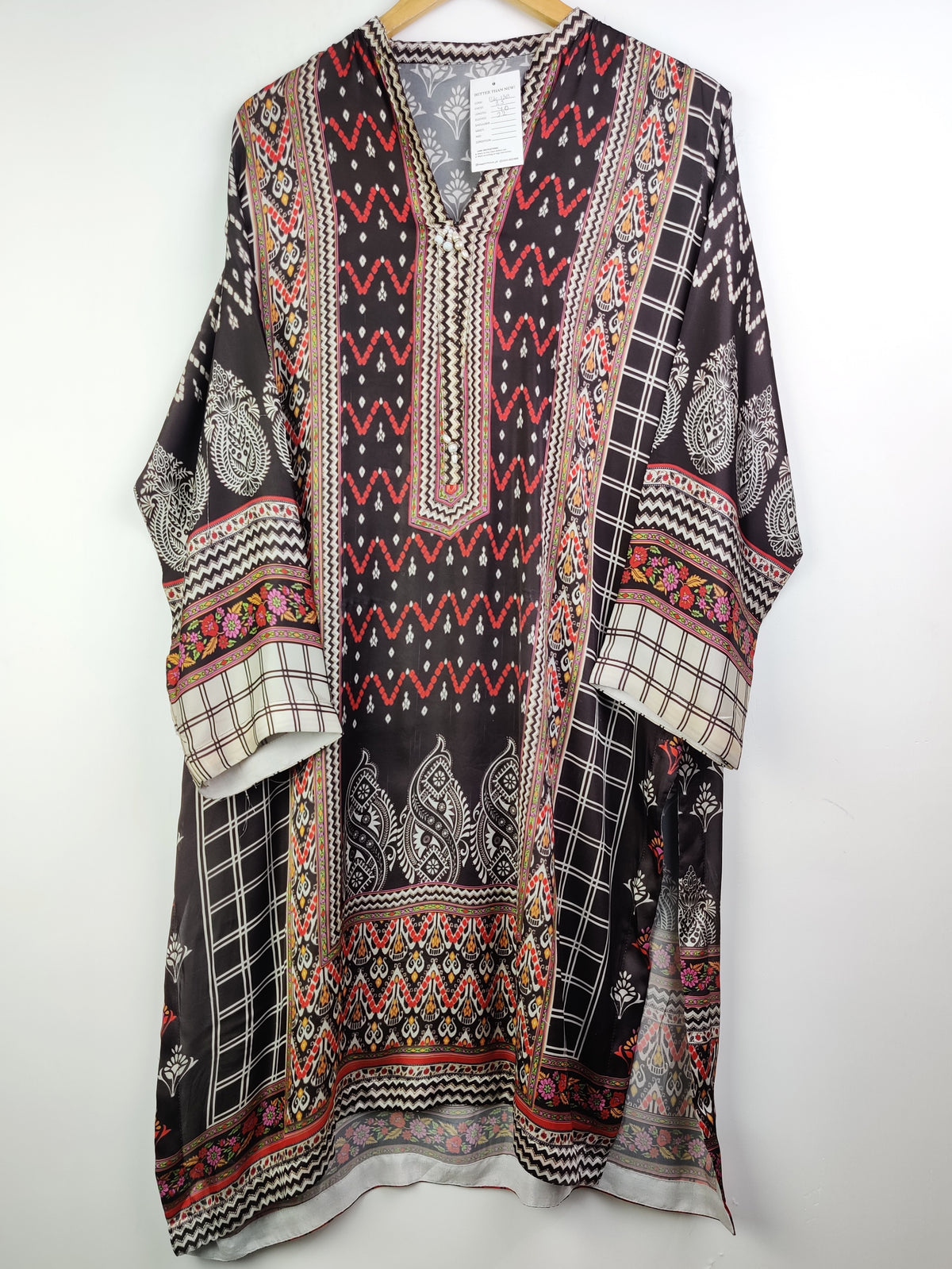 Buy online pre-used pre-loved 100% authentic & Original branded Unknown Brand (BK-1381) available in Pakistan. Top international brands avilable.