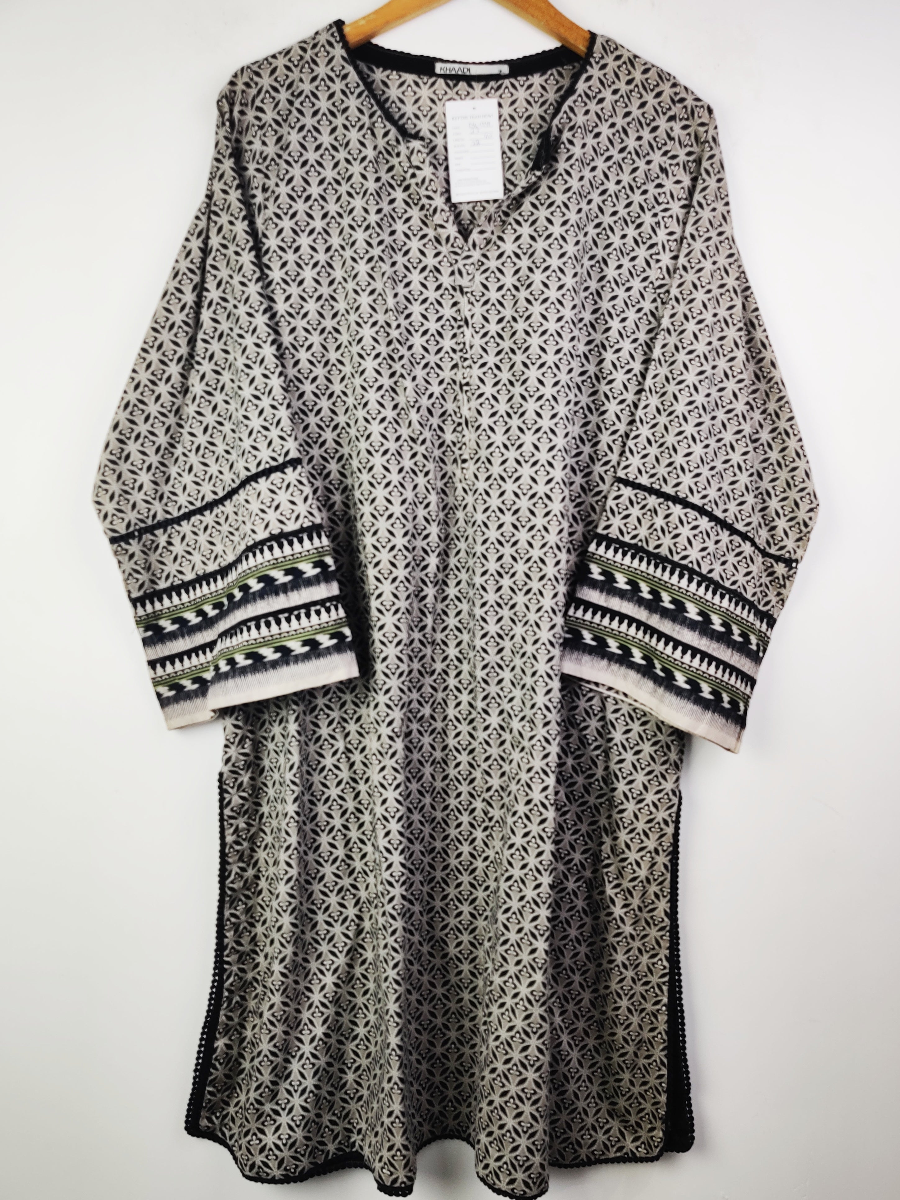 Buy online pre-used pre-loved 100% authentic & Original branded Khaadi (BK-1448) available in Pakistan. Top international brands avilable.