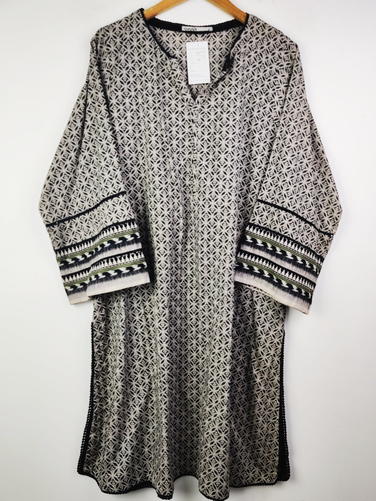 Buy online pre-used pre-loved 100% authentic & Original branded Khaadi (BK-1448) available in Pakistan. Top international brands avilable.