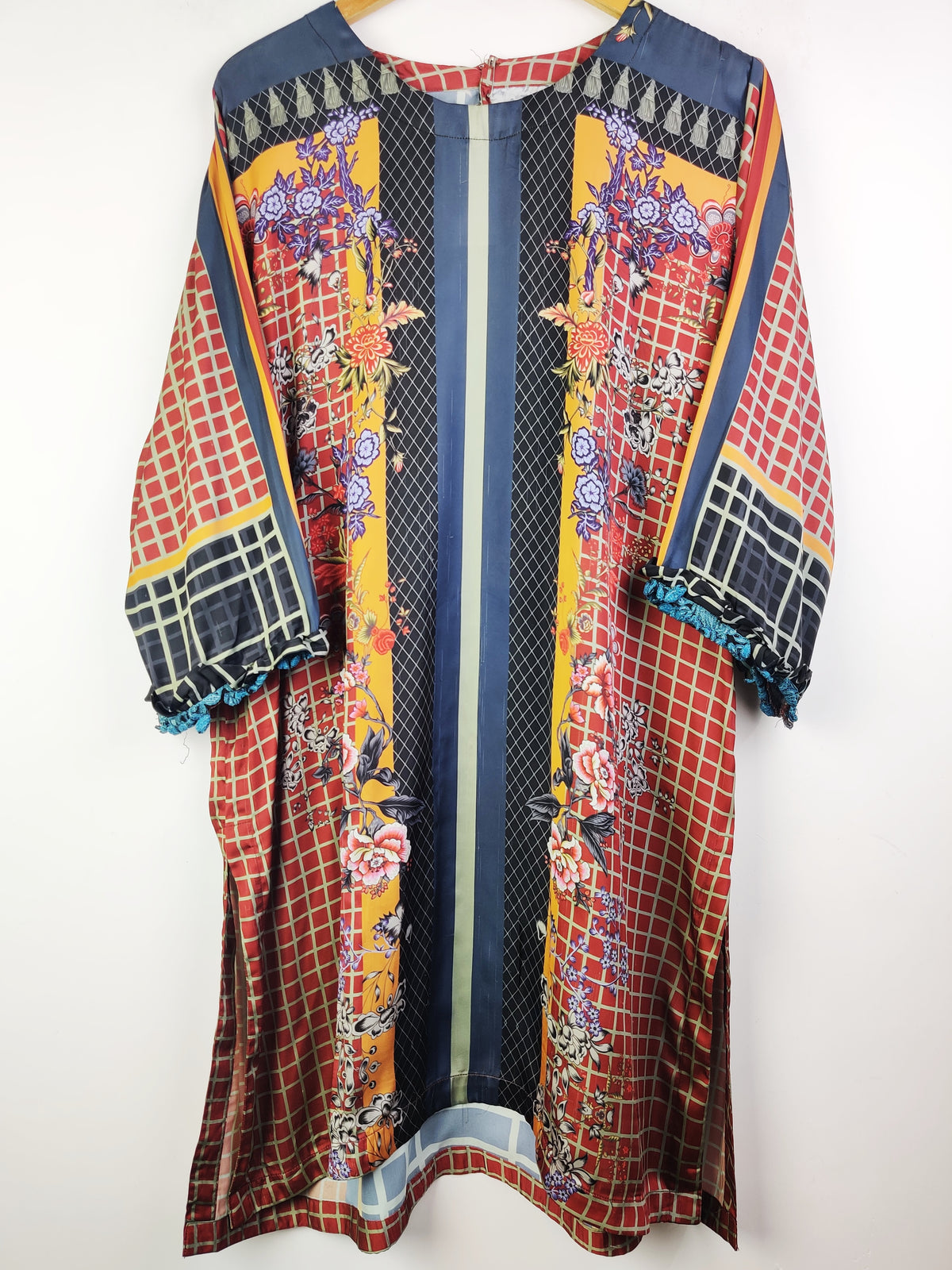 Buy online pre-used pre-loved 100% authentic & Original branded Khaadi (BK-1452) available in Pakistan. Top international brands avilable.