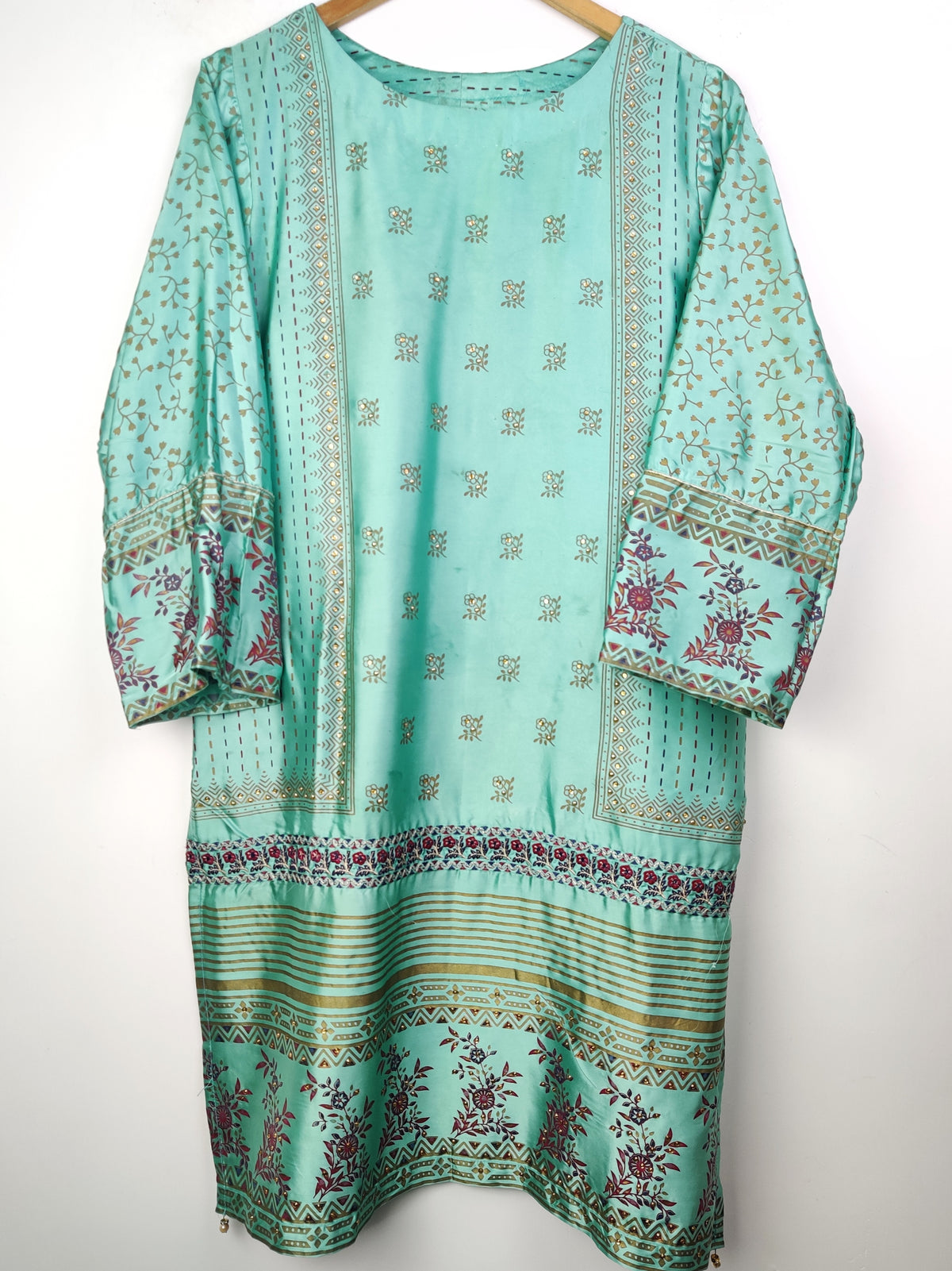 Buy online pre-used pre-loved 100% authentic & Original branded Unknown Brand (BK-1513) available in Pakistan. Top international brands avilable.