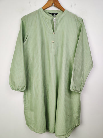 Buy online pre-used pre-loved 100% authentic & Original branded Nishat Linen (BK-1572) available in Pakistan. Top international brands avilable.