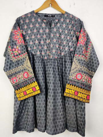 Buy online pre-used pre-loved 100% authentic & Original branded Khaadi (BK-1574) available in Pakistan. Top international brands avilable.