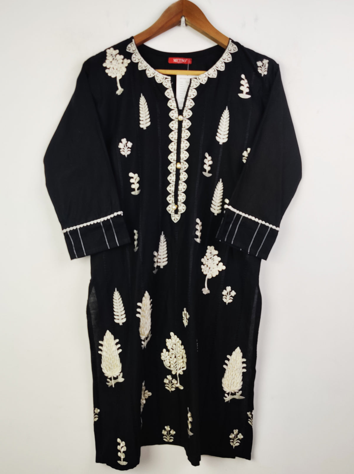 Buy online pre-used pre-loved 100% authentic & Original branded Metro (BK-1640) available in Pakistan. Top international brands avilable.