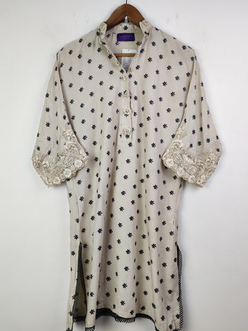 Buy online pre-used pre-loved 100% authentic & Original branded Sana Safinaz (BK-1652) available in Pakistan. Top international brands avilable.
