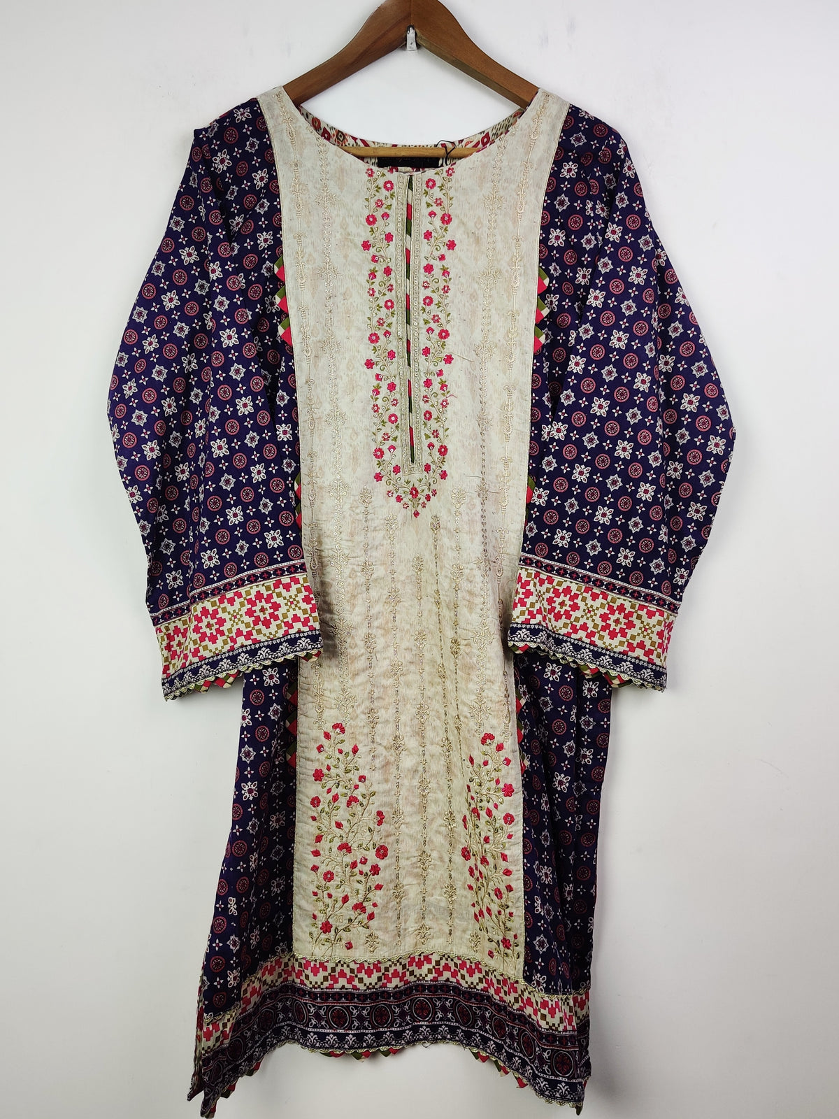 Buy online pre-used pre-loved 100% authentic & Original branded Riwayat (BK-1657) available in Pakistan. Top international brands avilable.