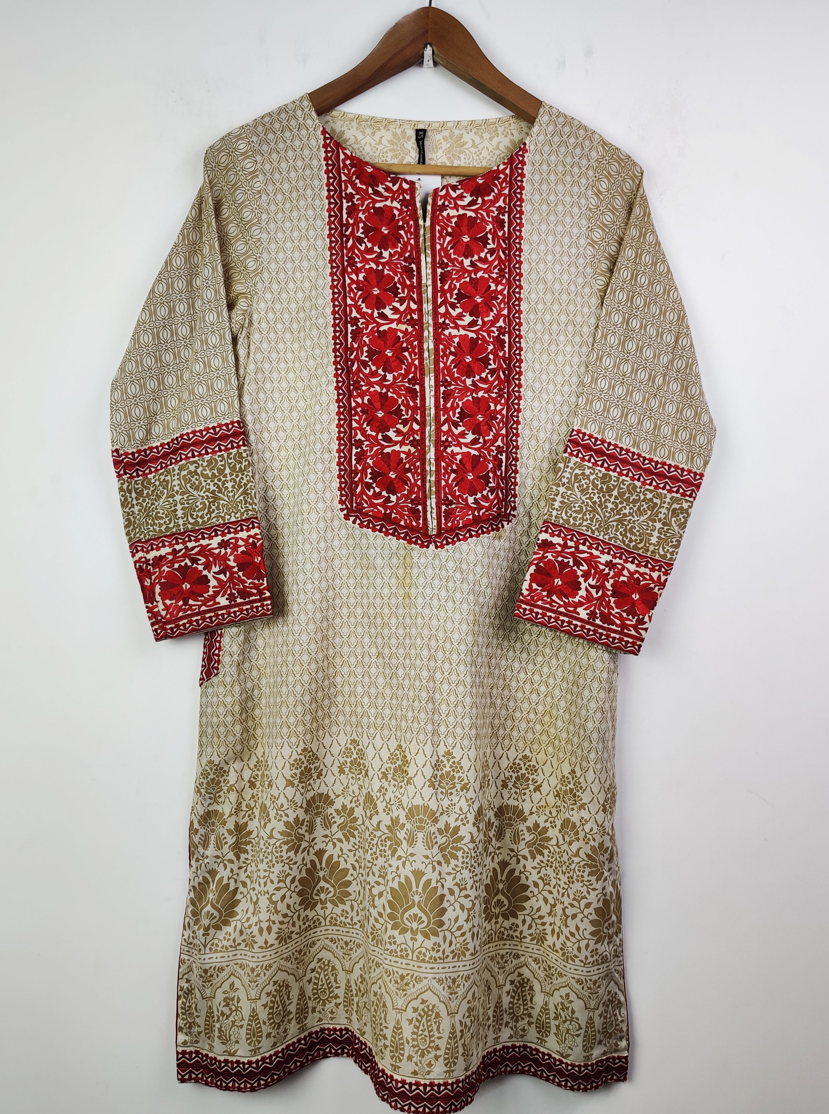 Buy online pre-used pre-loved 100% authentic & Original branded Mausummery (BK-1663) available in Pakistan. Top international brands avilable.