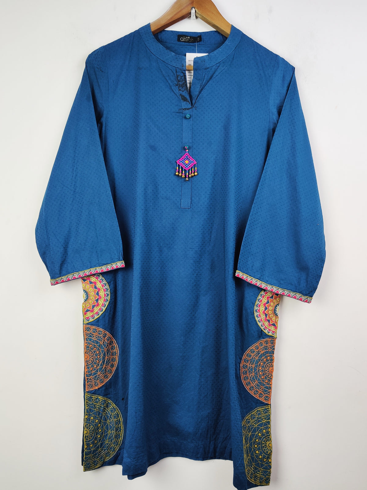Buy online pre-used pre-loved 100% authentic & Original branded Almirah (BK-1668) available in Pakistan. Top international brands avilable.