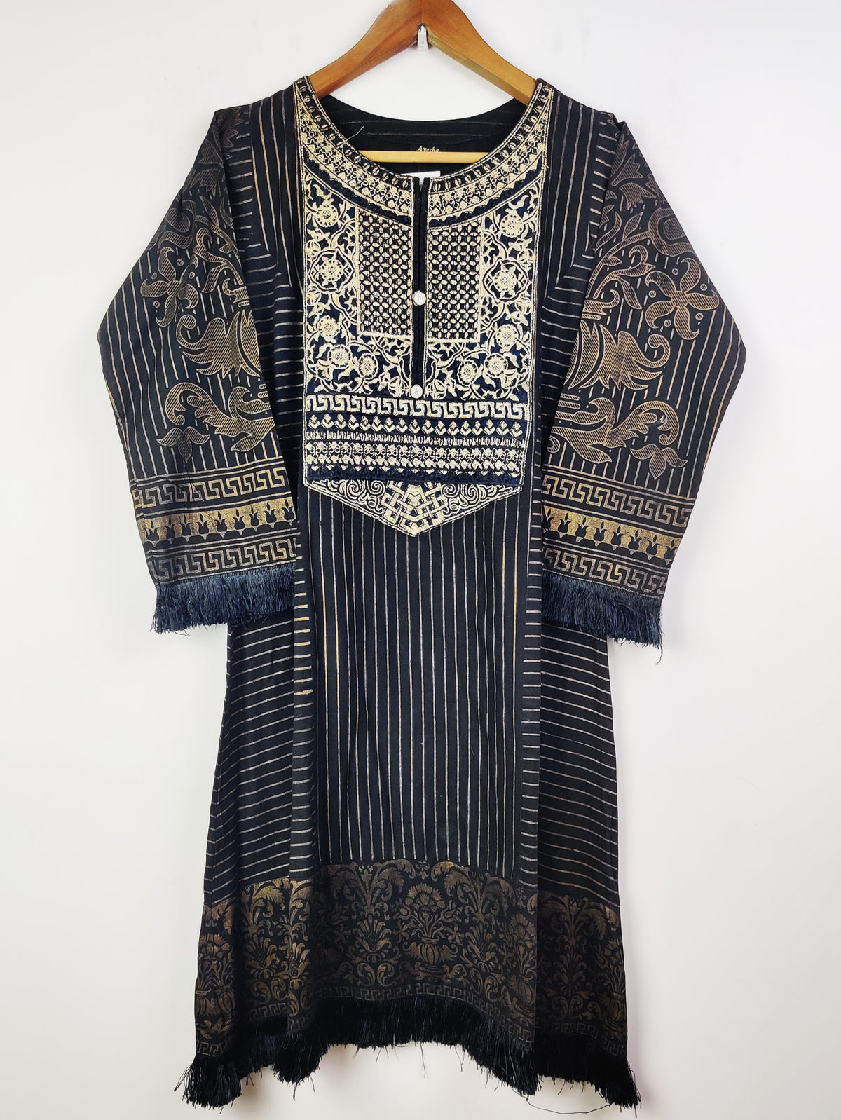 Buy online pre-used pre-loved 100% authentic & Original branded Ayesha (BK-1672) available in Pakistan. Top international brands avilable.
