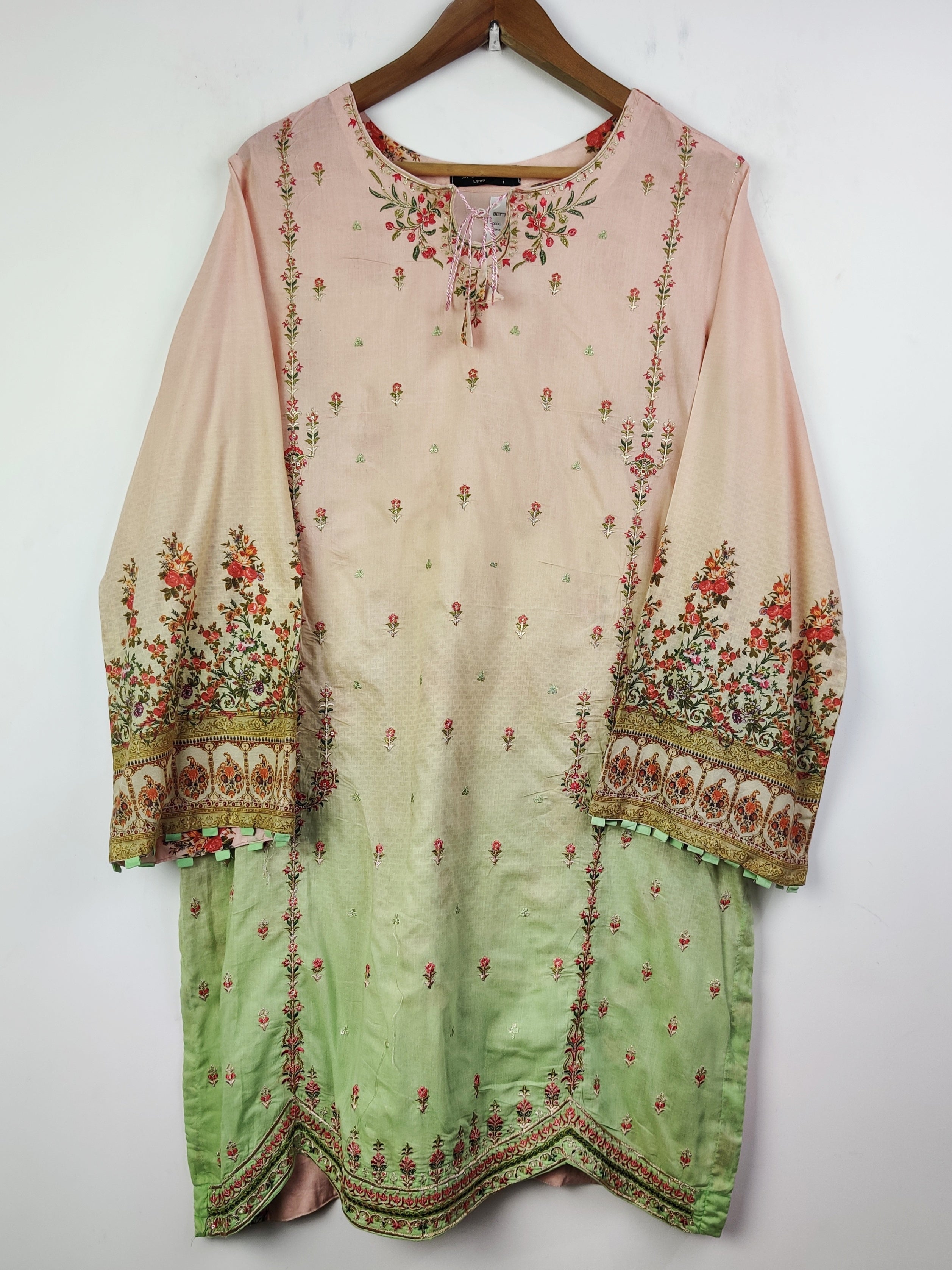 Buy online pre-used pre-loved 100% authentic & Original branded Bin Saeed (BK-1676) available in Pakistan. Top international brands avilable.