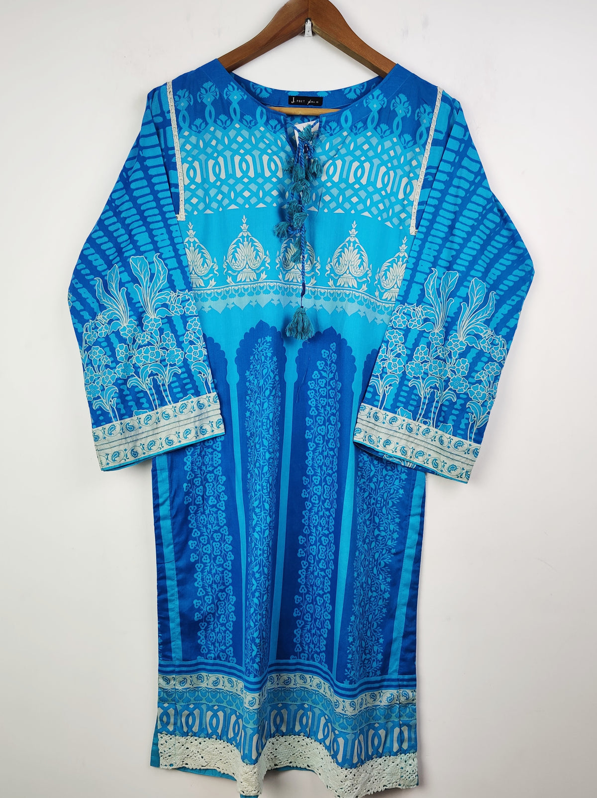 Buy online pre-used pre-loved 100% authentic & Original branded J. (BK-1679) available in Pakistan. Top international brands avilable.