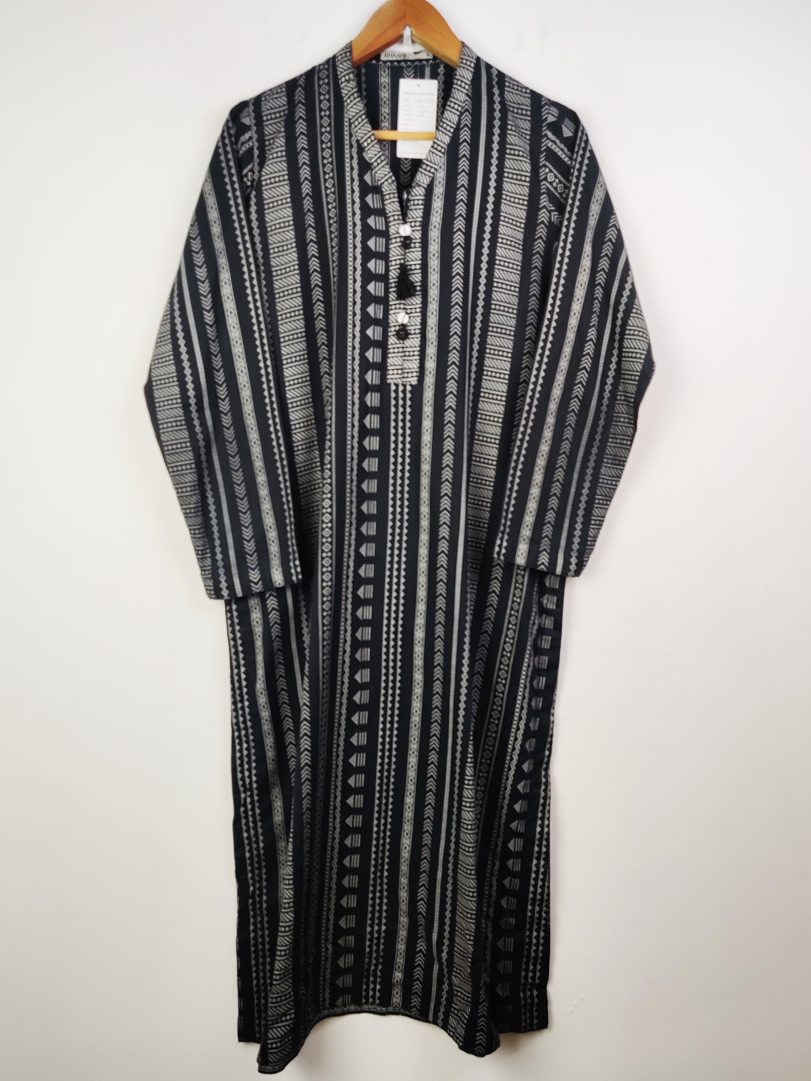 Buy online pre-used pre-loved 100% authentic & Original branded Khaadi (BK-1700) available in Pakistan. Top international brands avilable.