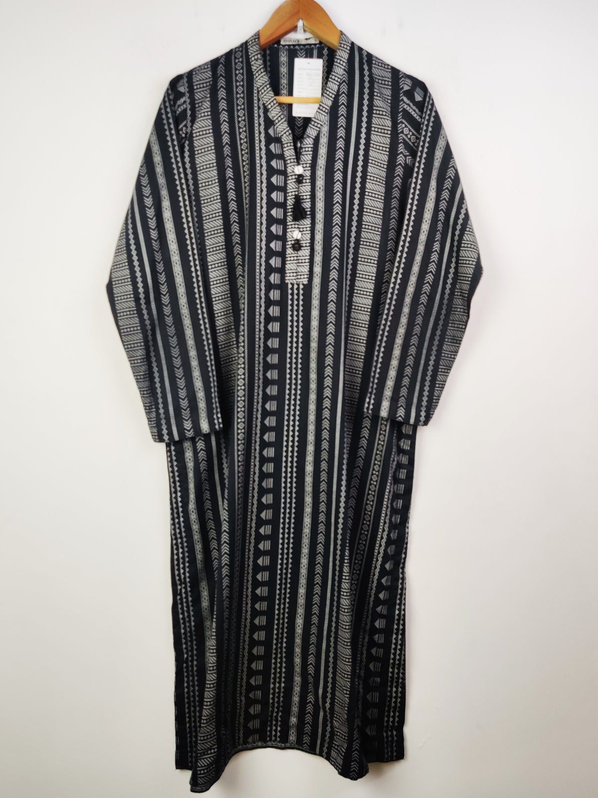 Buy online pre-used pre-loved 100% authentic & Original branded Khaadi (BK-1700) available in Pakistan. Top international brands avilable.