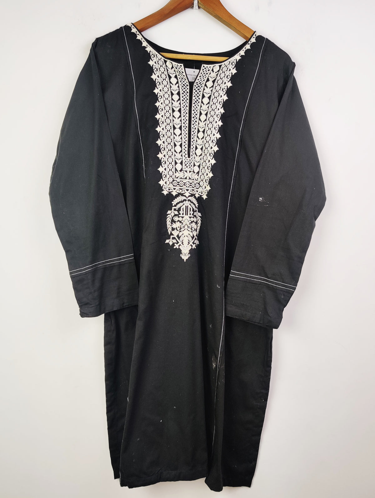 Buy online pre-used pre-loved 100% authentic & Original branded J. (BK-1718) available in Pakistan. Top international brands avilable.