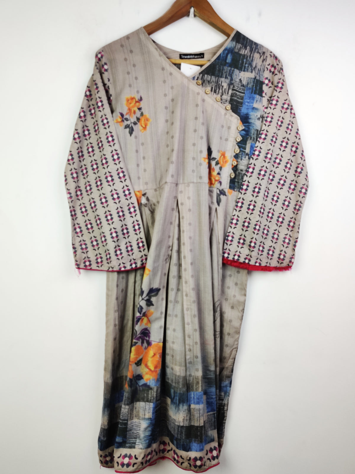 Buy online pre-used pre-loved 100% authentic & Original branded Tawakkal (BK-1770) available in Pakistan. Top international brands avilable.