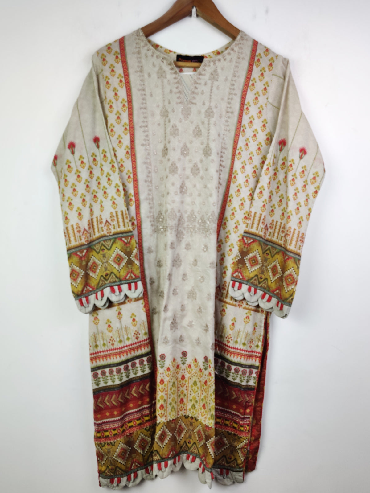 Buy online pre-used pre-loved 100% authentic & Original branded Riwayat (BK-1777) available in Pakistan. Top international brands avilable.