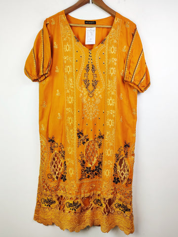 Buy online pre-used pre-loved 100% authentic & Original branded Bin Saeed (BK-1784) available in Pakistan. Top international brands avilable.