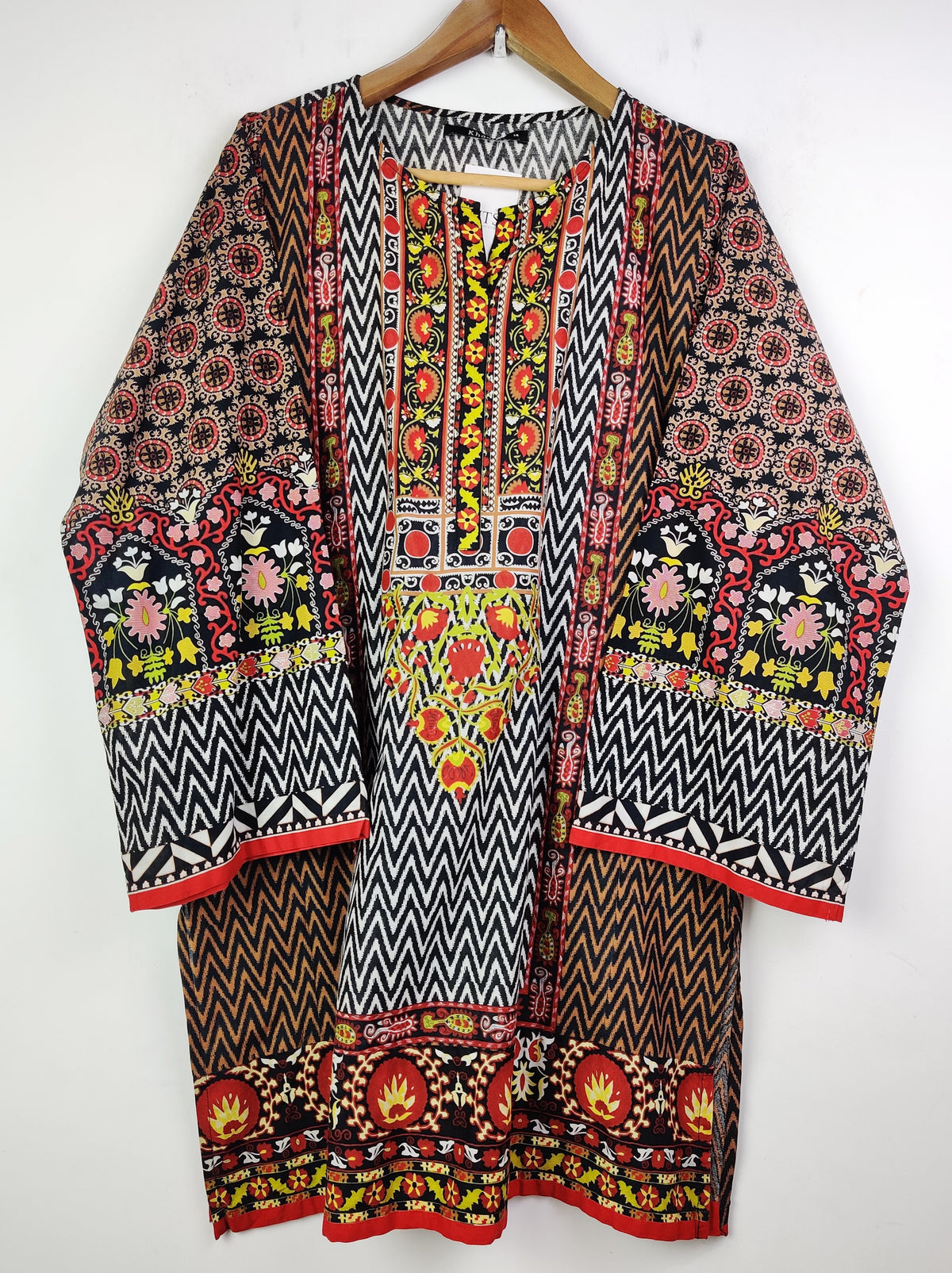 Buy online pre-used pre-loved 100% authentic & Original branded Khaadi (BK-1785) available in Pakistan. Top international brands avilable.