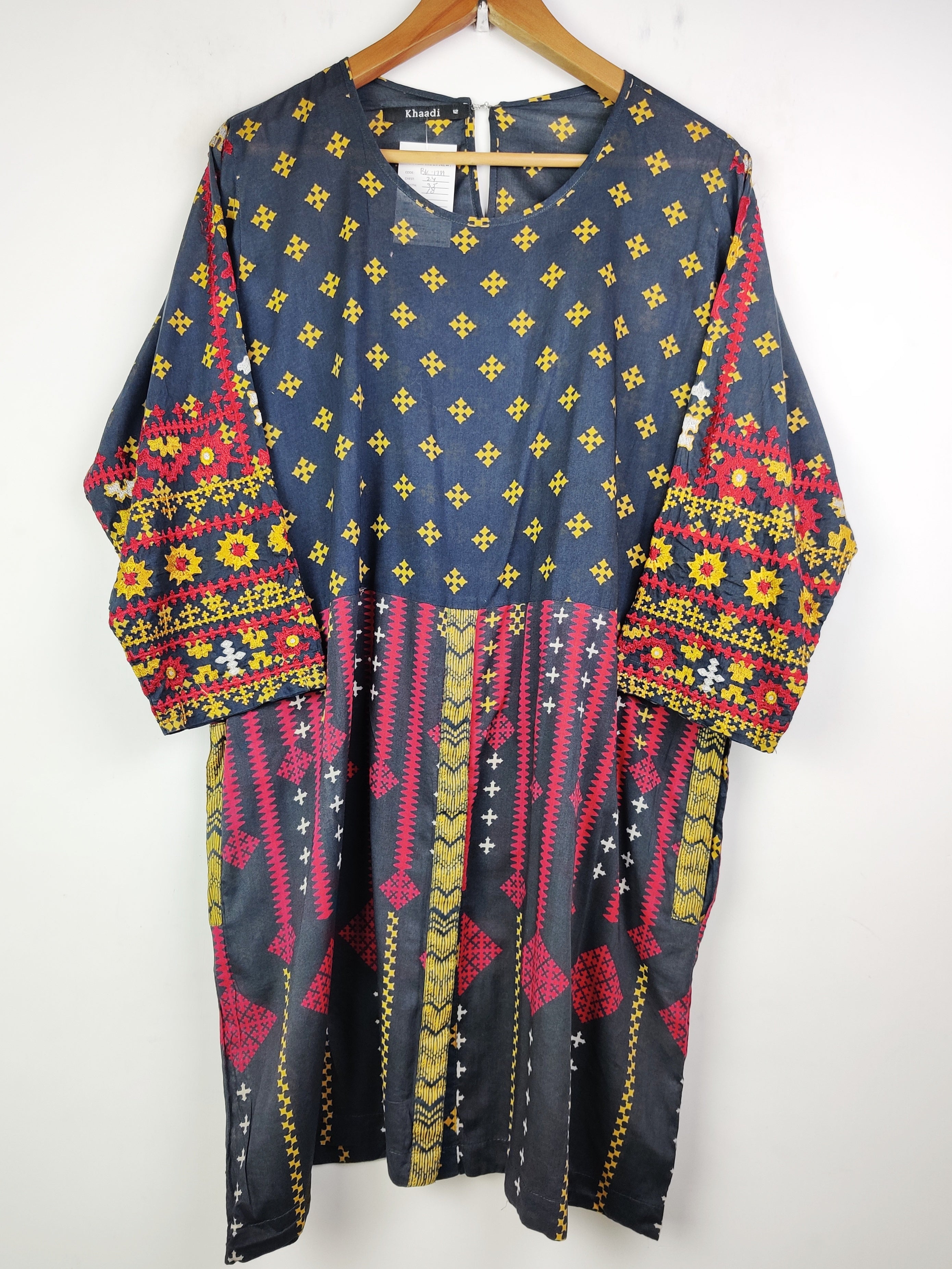 Buy online pre-used pre-loved 100% authentic & Original branded Khaadi (BK-1789) available in Pakistan. Top international brands avilable.