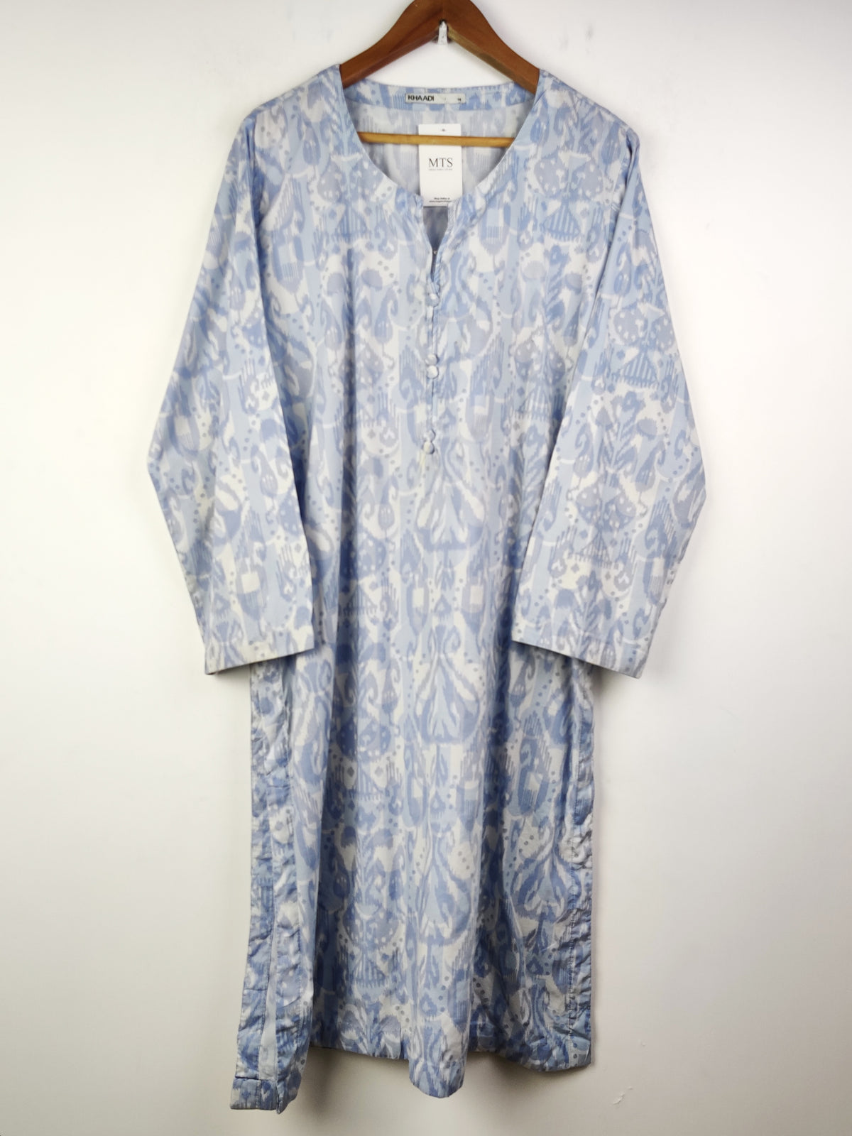 Buy online pre-used pre-loved 100% authentic & Original branded Khaadi (BK-1807) available in Pakistan. Top international brands avilable.