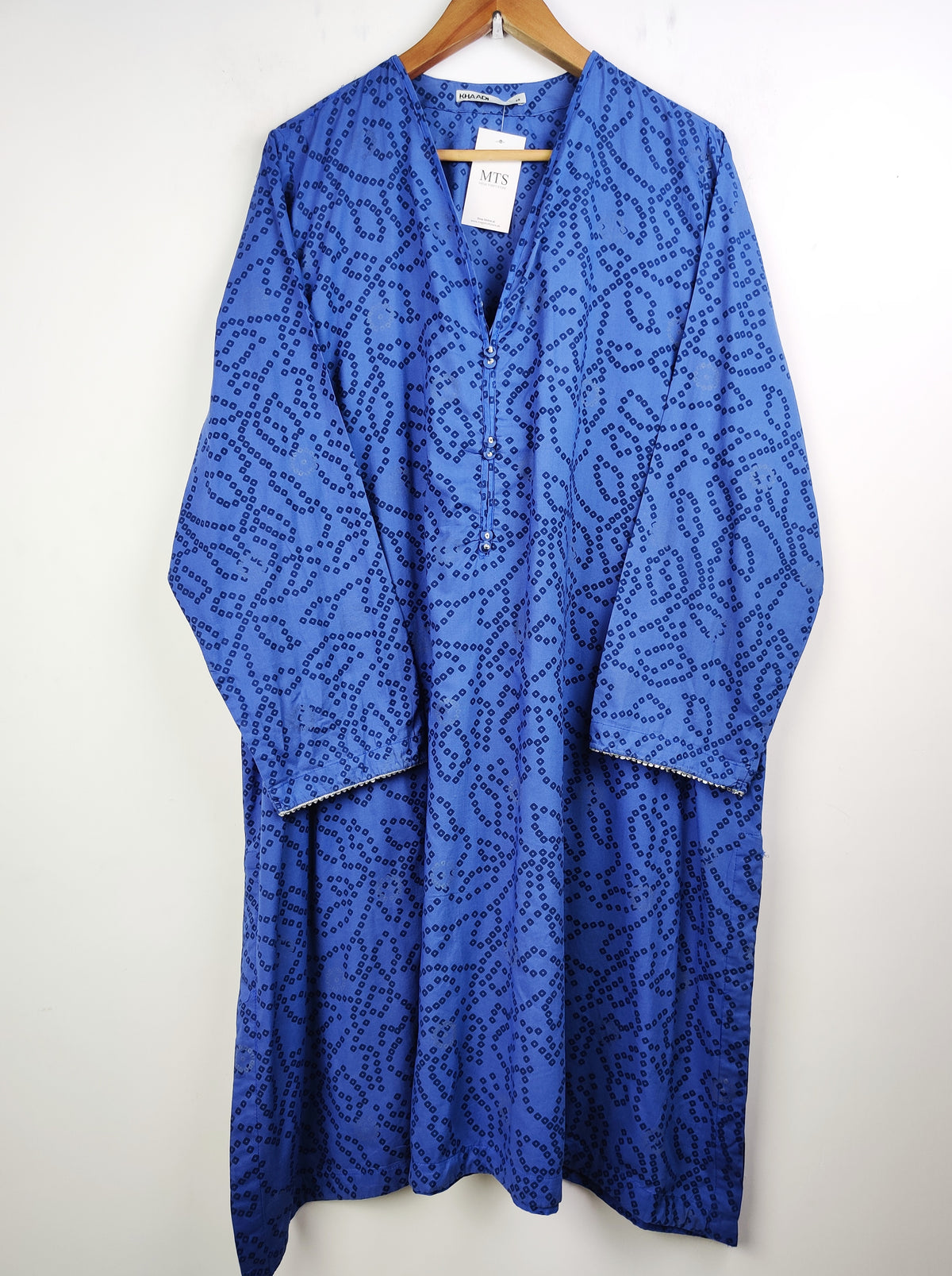 Buy online pre-used pre-loved 100% authentic & Original branded Khaadi (BK-1810) available in Pakistan. Top international brands avilable.