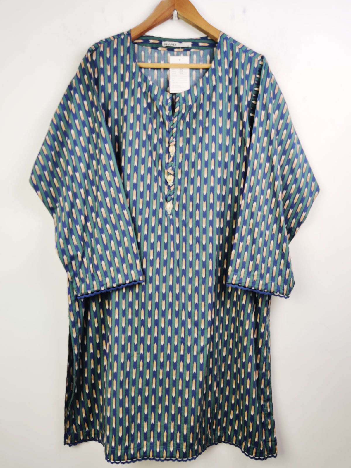Buy online pre-used pre-loved 100% authentic & Original branded Khaadi (BK-1824) available in Pakistan. Top international brands avilable.