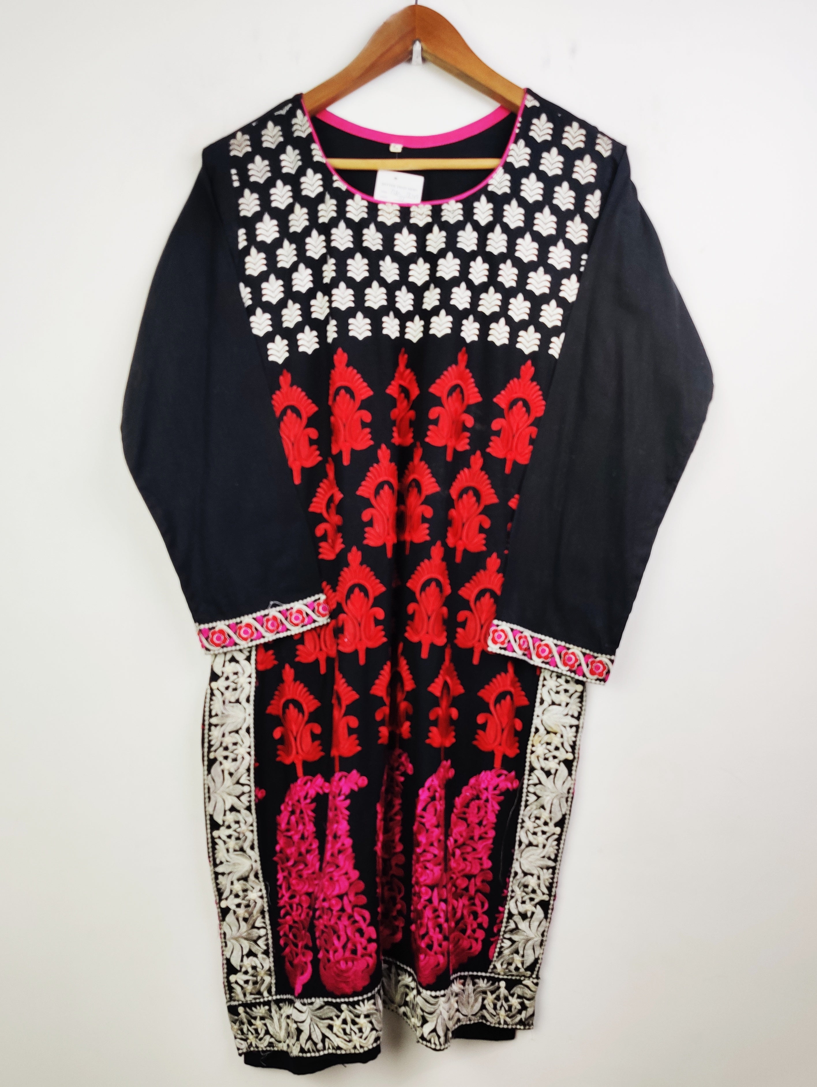 Buy online pre-used pre-loved 100% authentic & Original branded Unknown Brand (BK-1849) available in Pakistan. Top international brands avilable.