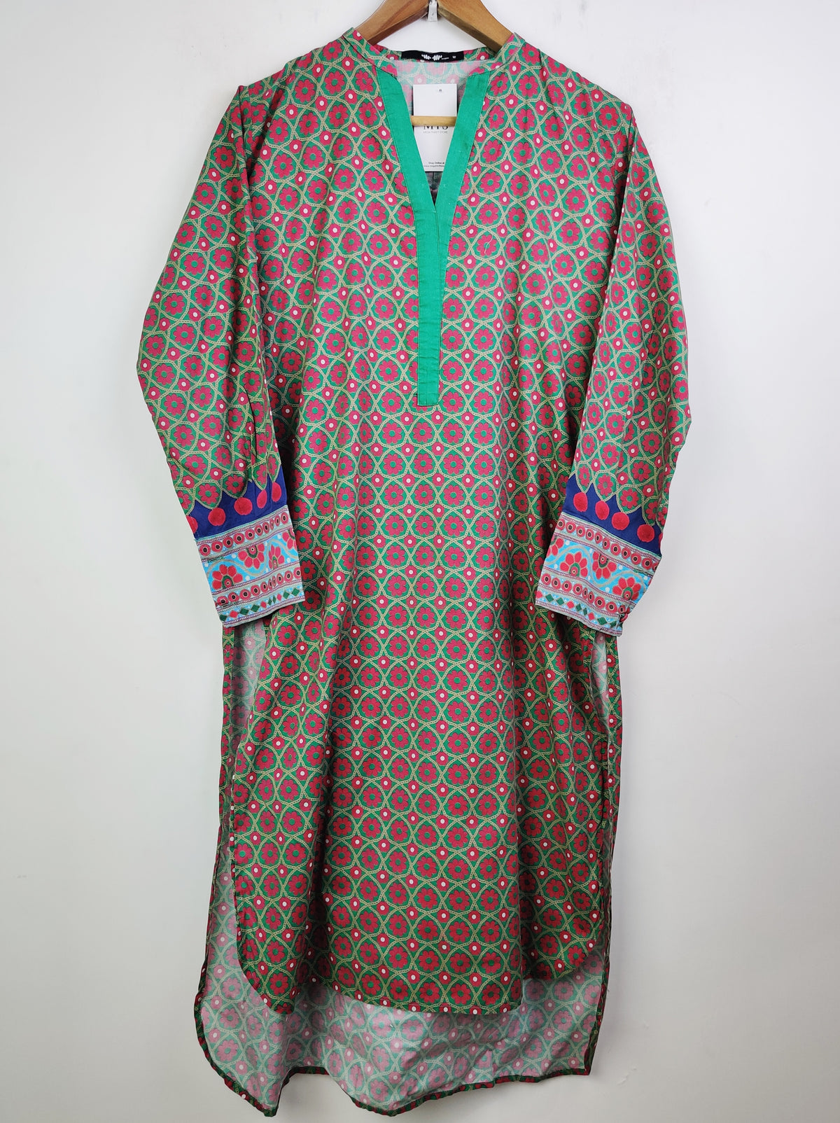 Buy online pre-used pre-loved 100% authentic & Original branded Khaadi (BK-1852) available in Pakistan. Top international brands avilable.