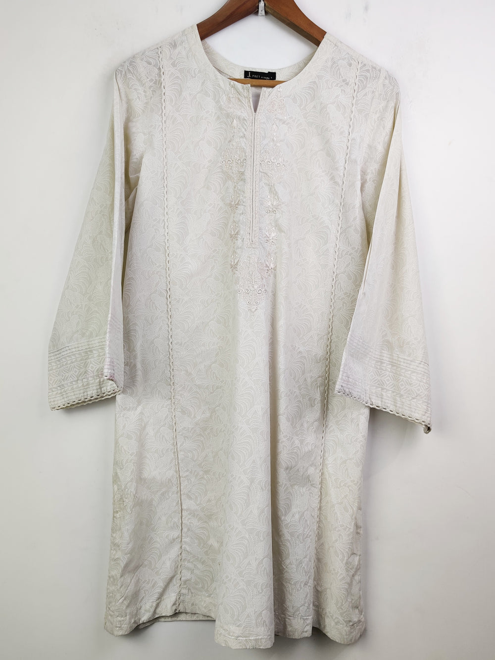 Buy online pre-used pre-loved 100% authentic & Original branded J. (BK-1855) available in Pakistan. Top international brands avilable.