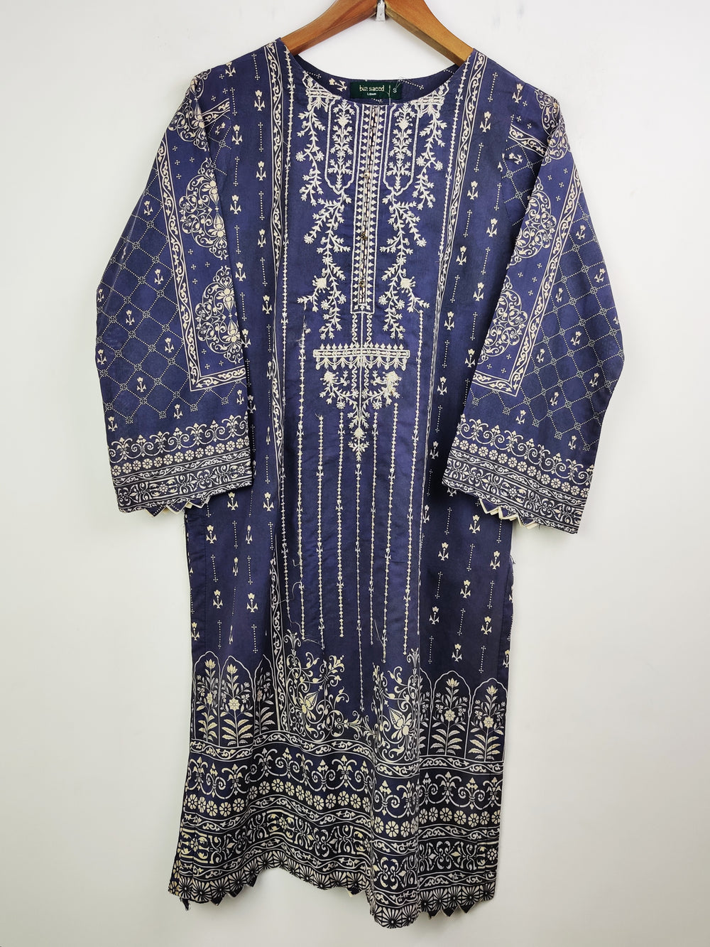 Buy online pre-used pre-loved 100% authentic & Original branded Bin Saeed (BK-1861) available in Pakistan. Top international brands avilable.