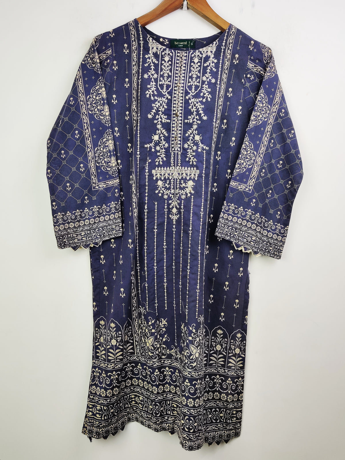 Buy online pre-used pre-loved 100% authentic & Original branded Bin Saeed (BK-1861) available in Pakistan. Top international brands avilable.