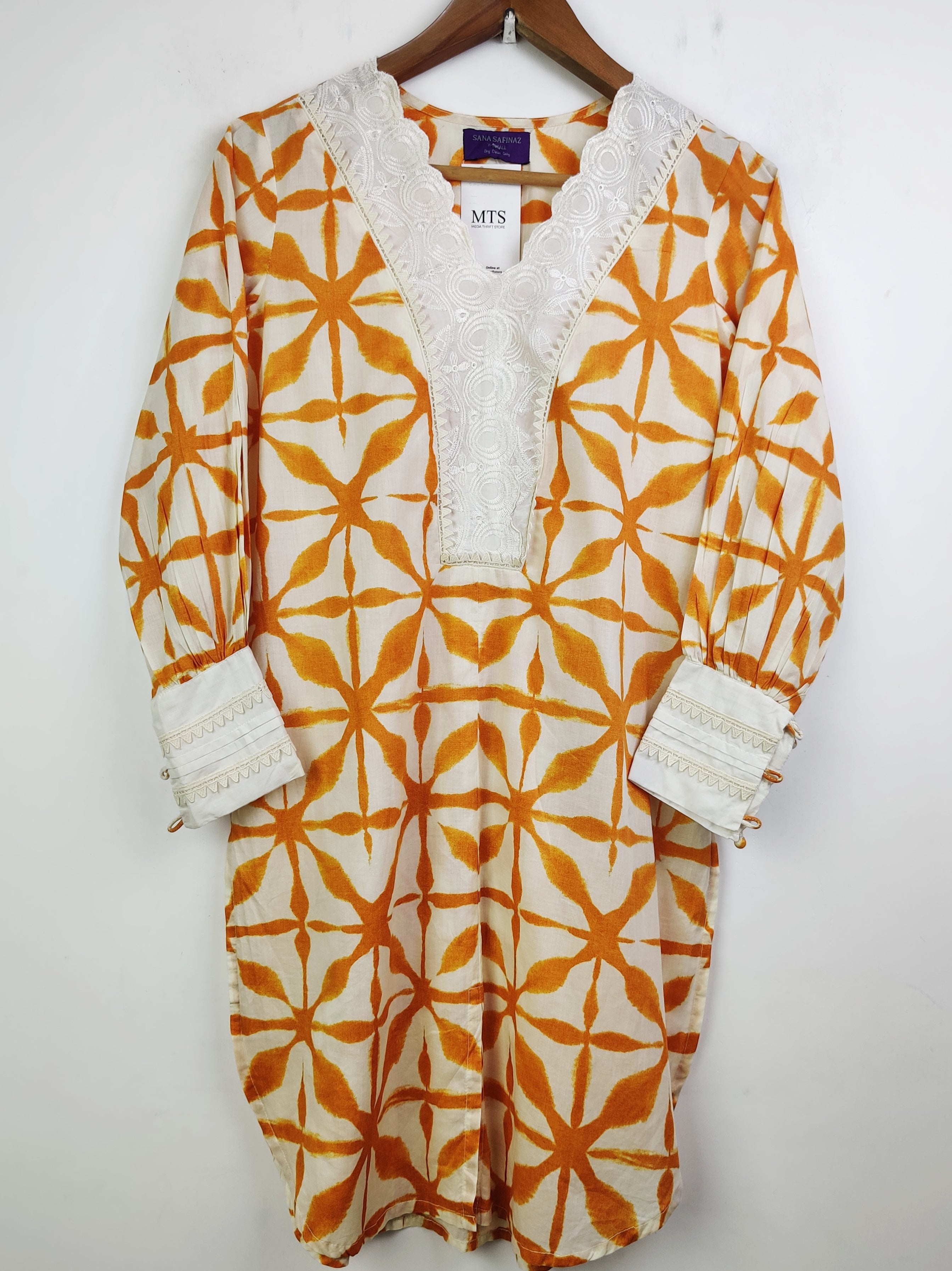 Buy online pre-used pre-loved 100% authentic & Original branded Sana Safinaz (BK-1865) available in Pakistan. Top international brands avilable.