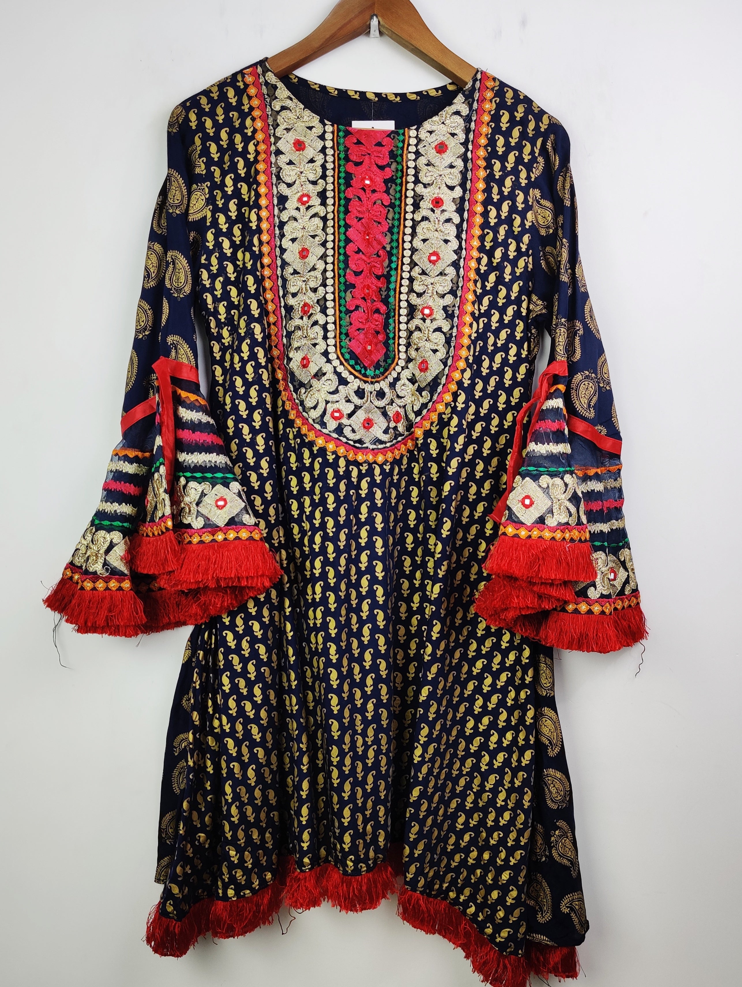 Buy online pre-used pre-loved 100% authentic & Original branded Unknown Brand (BK-1873) available in Pakistan. Top international brands avilable.
