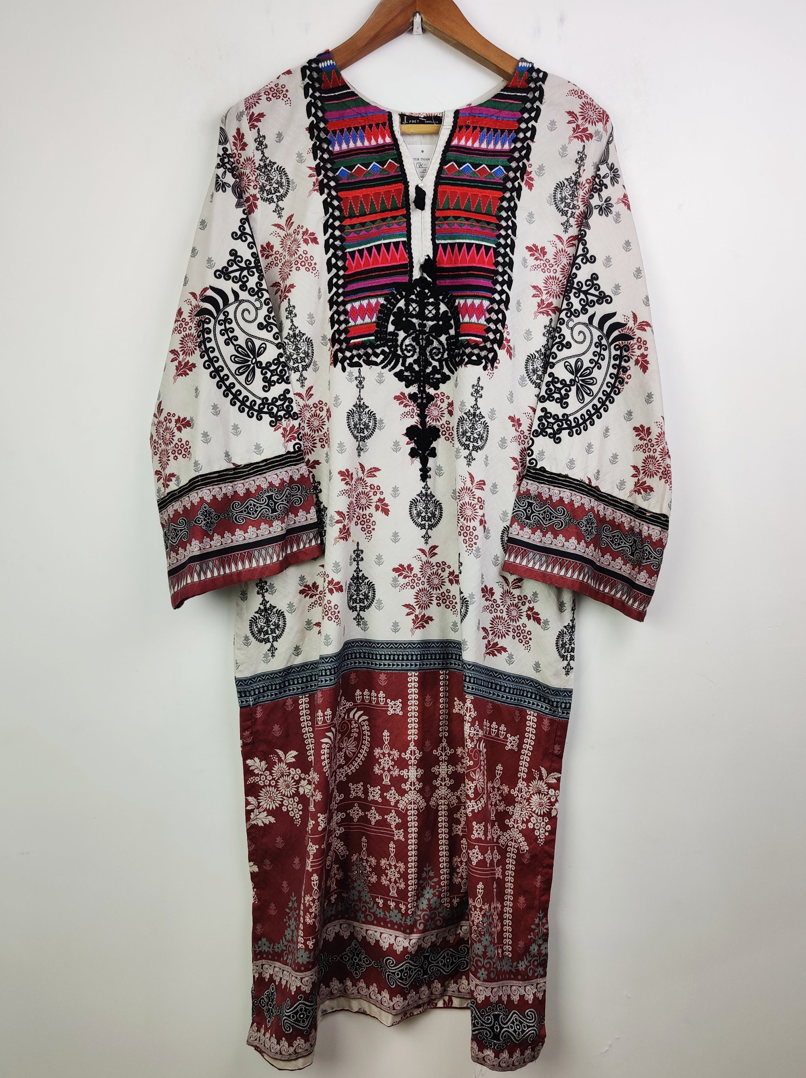 Buy online pre-used pre-loved 100% authentic & Original branded J. (BK-1874) available in Pakistan. Top international brands avilable.
