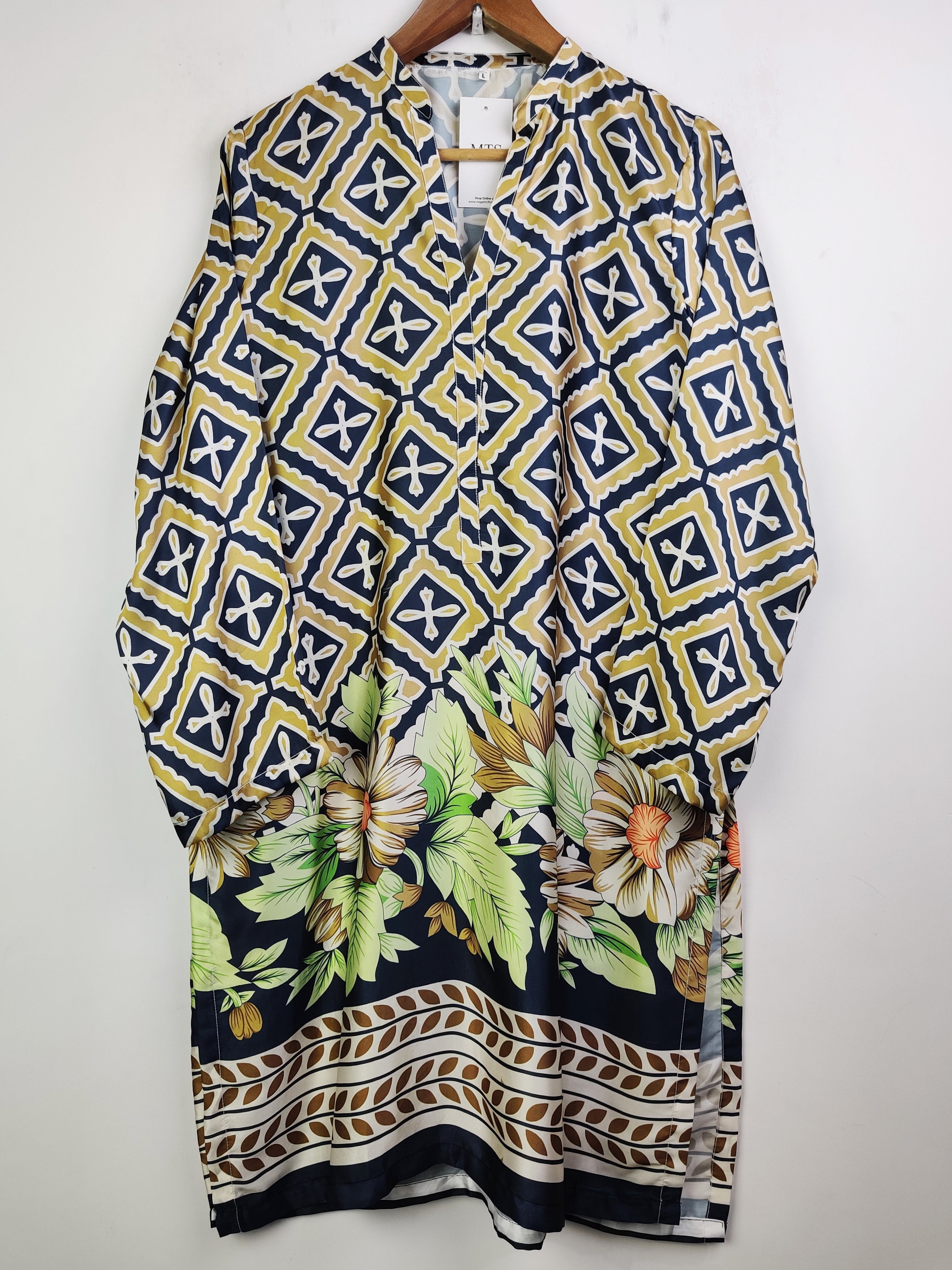 Buy online pre-used pre-loved 100% authentic & Original branded Unknown Brand (BK-1890) available in Pakistan. Top international brands avilable.