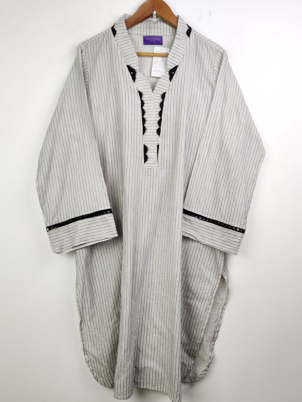 Buy online pre-used pre-loved 100% authentic & Original branded Sana Safinaz (BK-1904) available in Pakistan. Top international brands avilable.