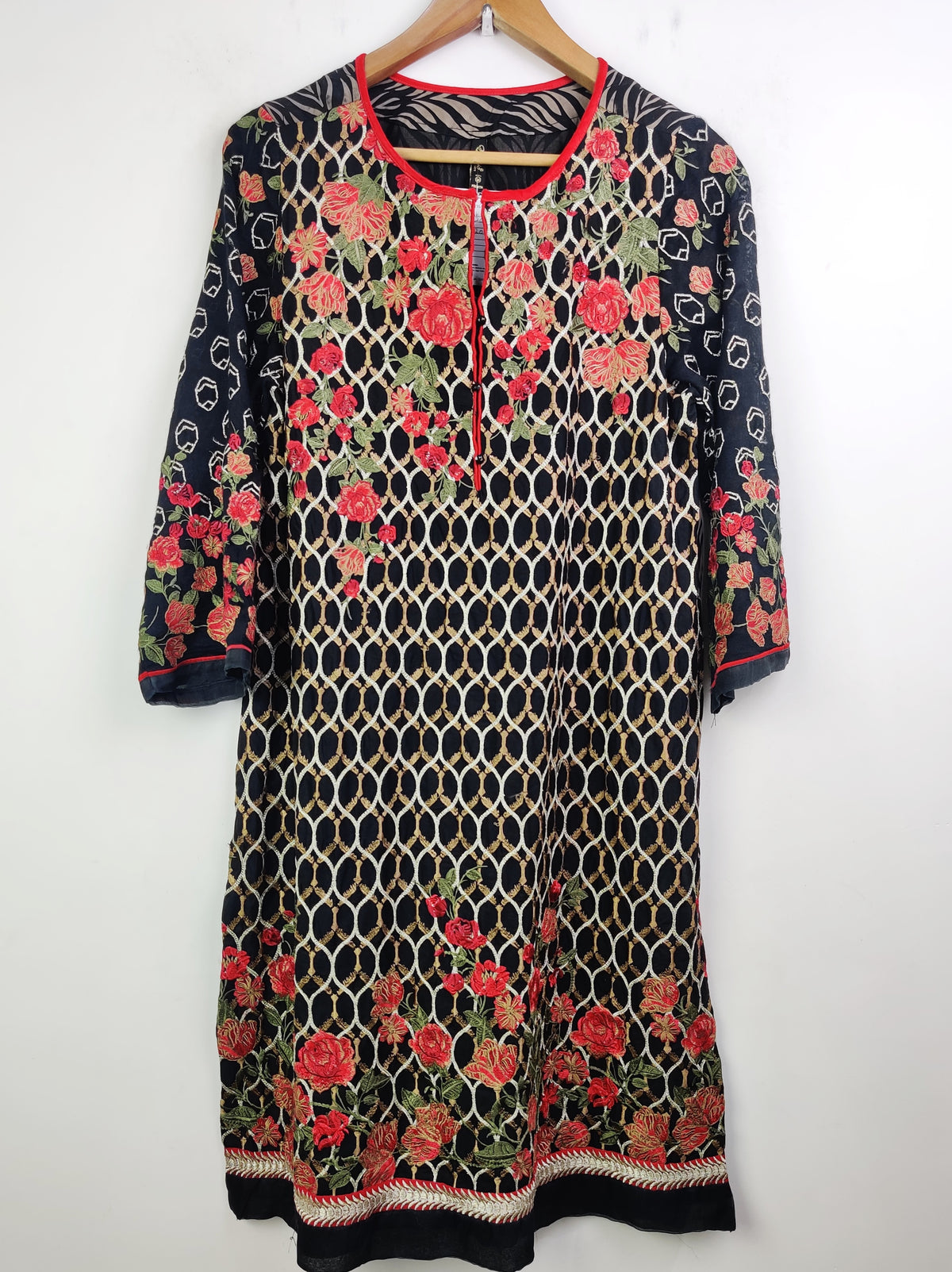 Buy online pre-used pre-loved 100% authentic & Original branded Ethnic (BK-1928) available in Pakistan. Top international brands avilable.