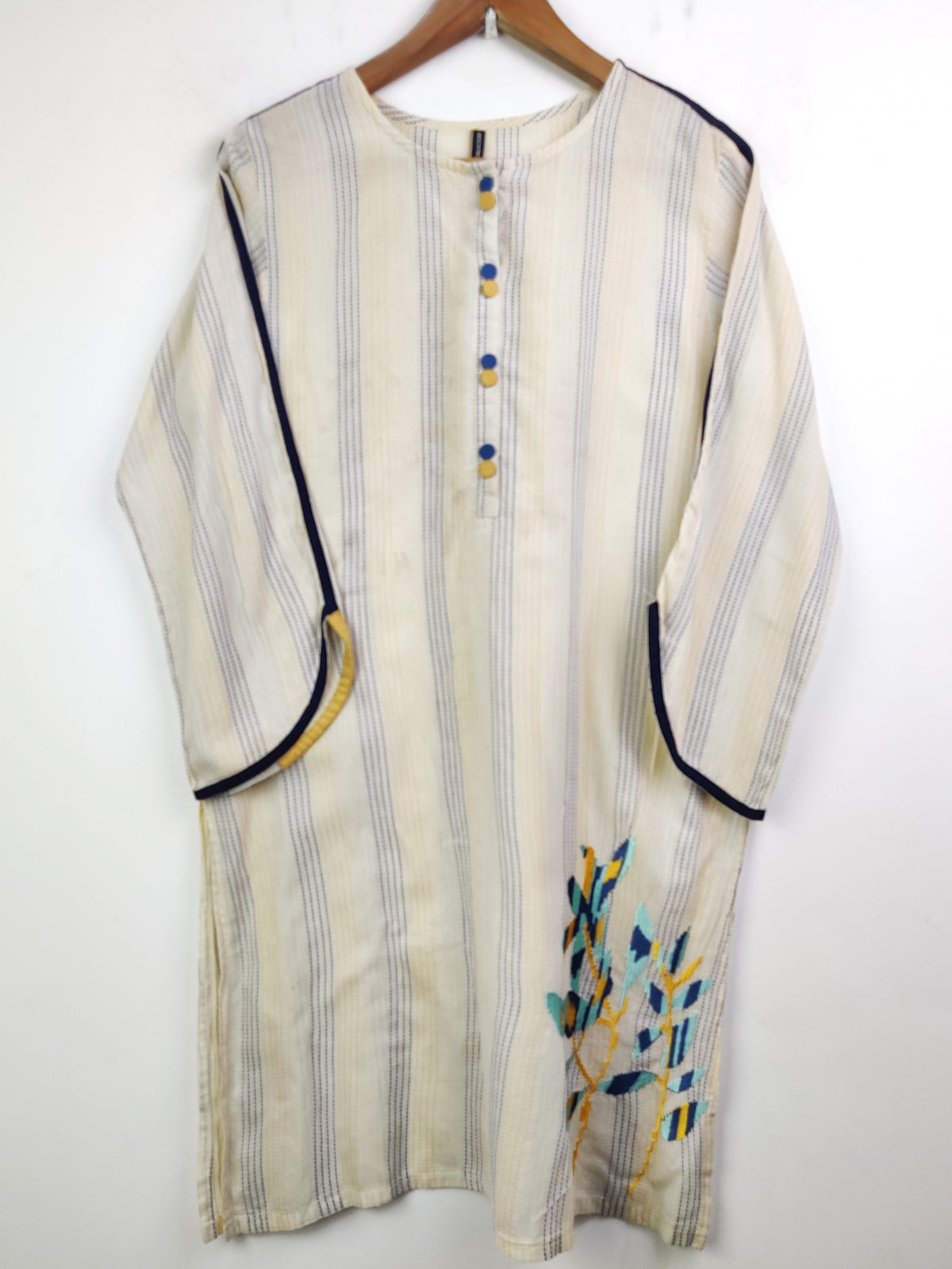 Buy online pre-used pre-loved 100% authentic & Original branded Beechtree (BK-1931) available in Pakistan. Top international brands avilable.