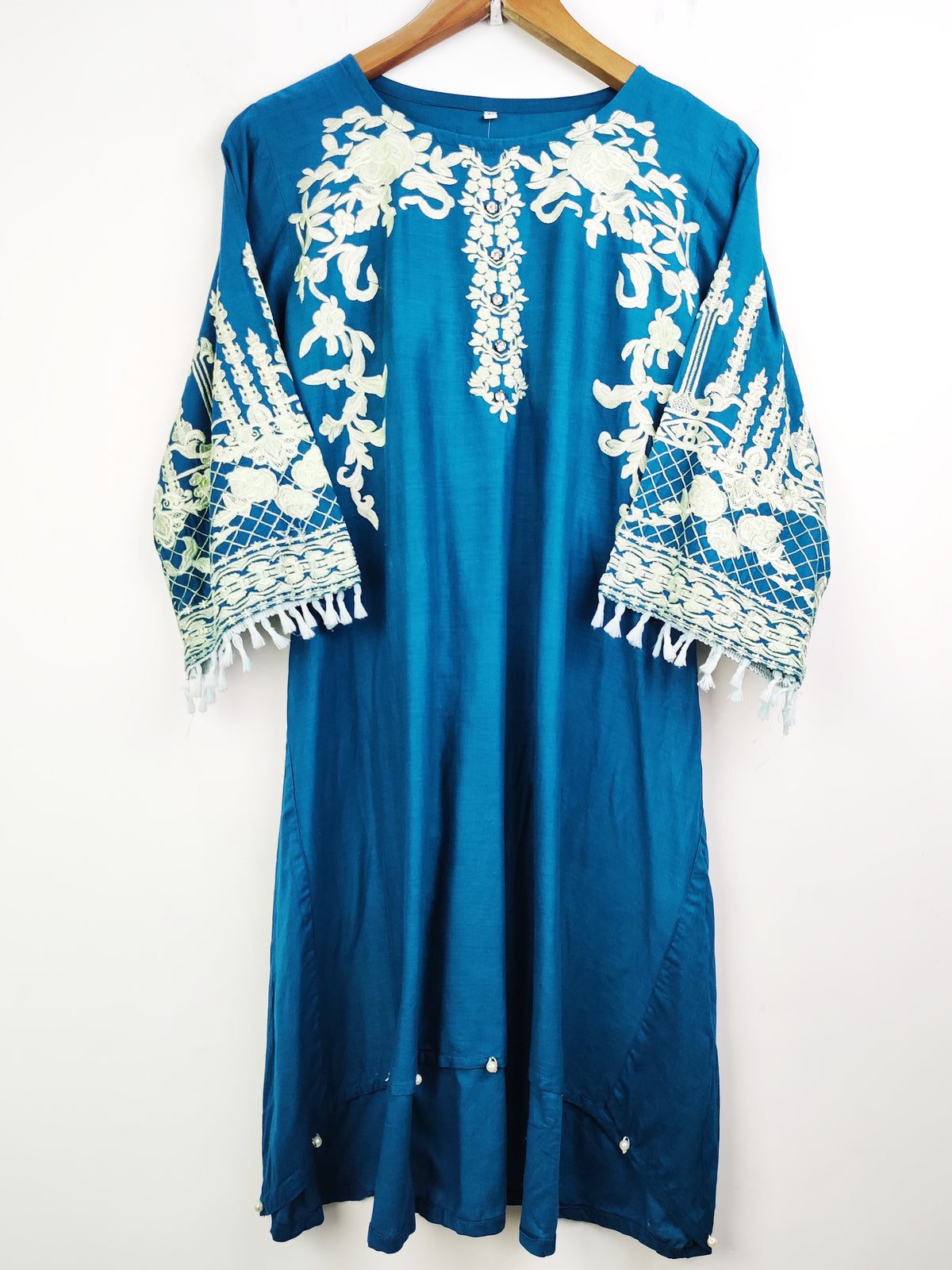 Buy online pre-used pre-loved 100% authentic & Original branded Unknown Brand (BK-1953) available in Pakistan. Top international brands avilable.