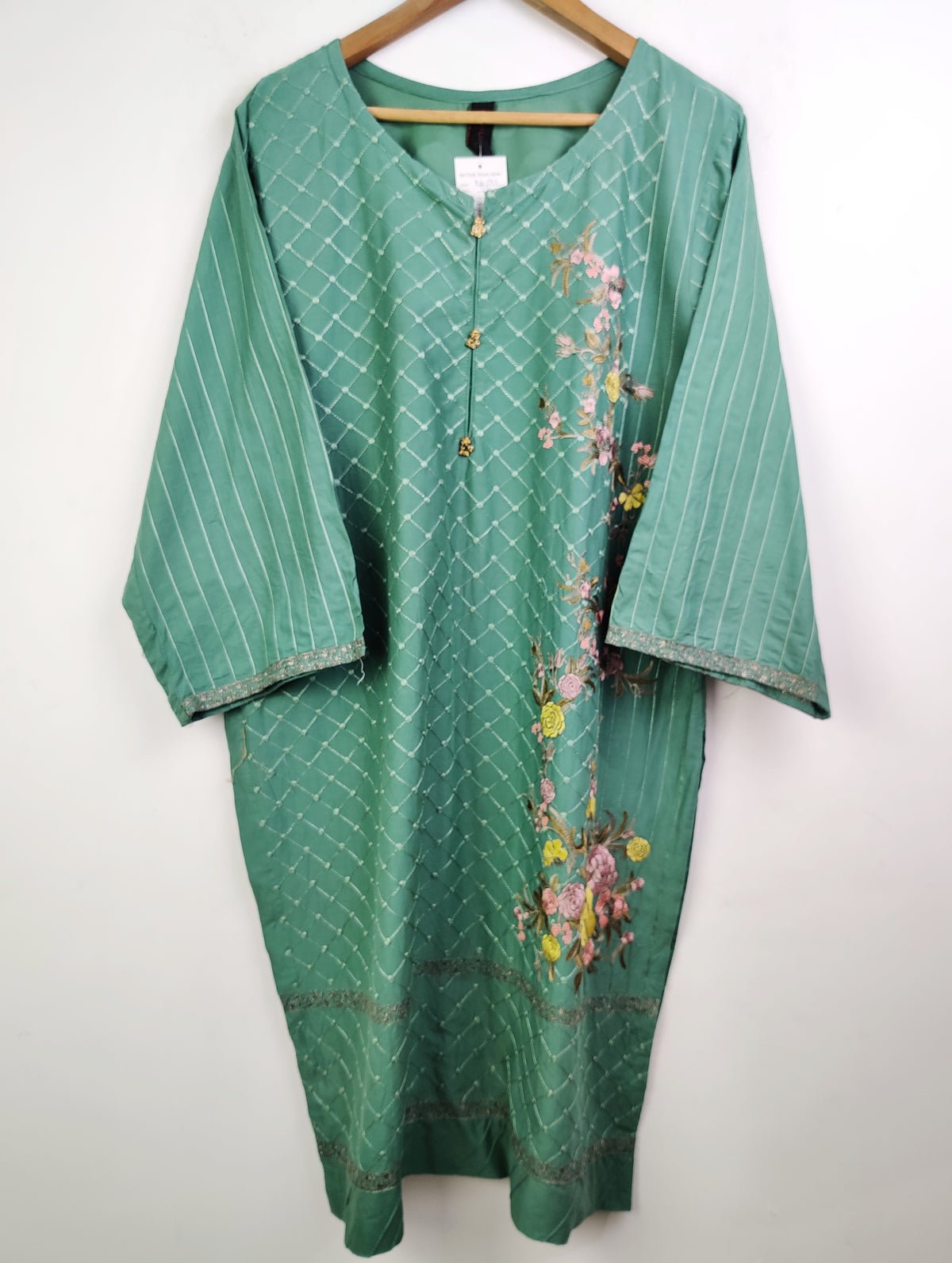Buy online pre-used pre-loved 100% authentic & Original branded Hunars (BK-1955) available in Pakistan. Top international brands avilable.