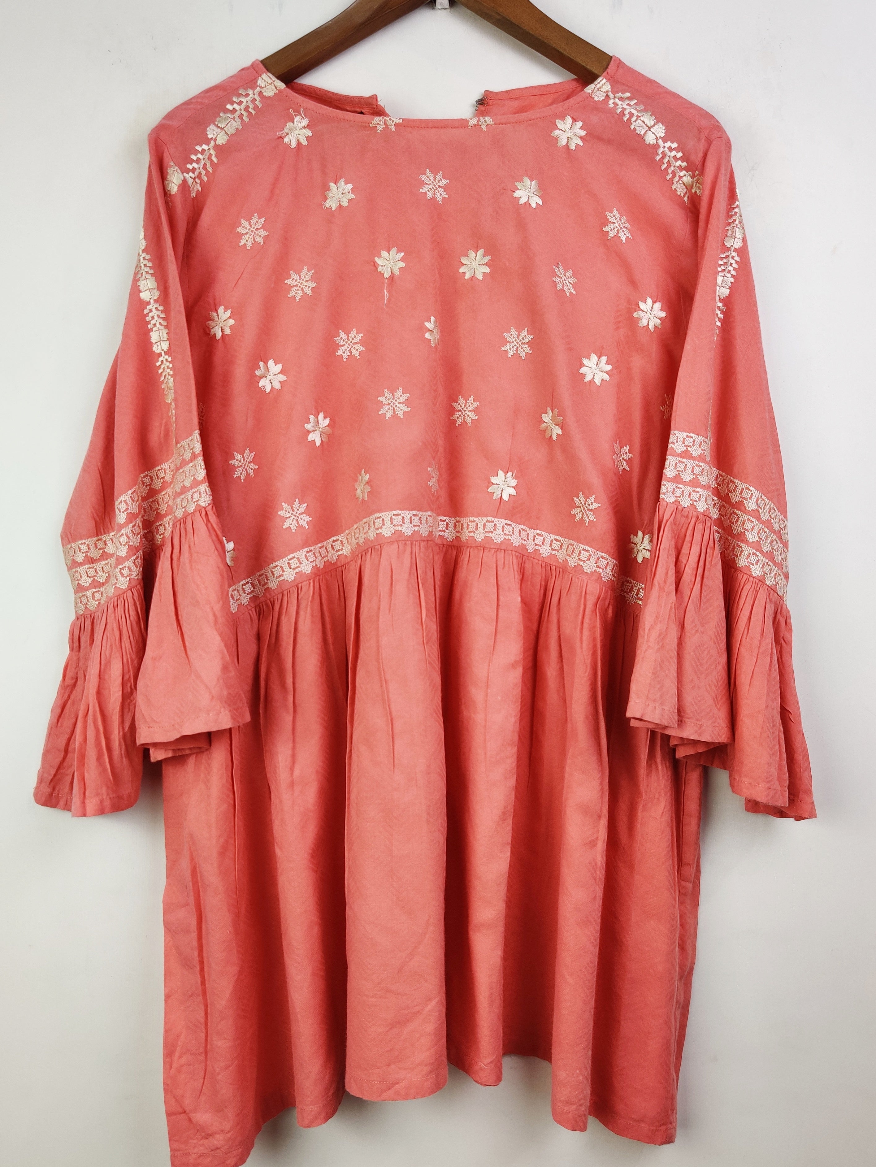Buy online pre-used pre-loved 100% authentic & Original branded Khaadi (BK-1962) available in Pakistan. Top international brands avilable.