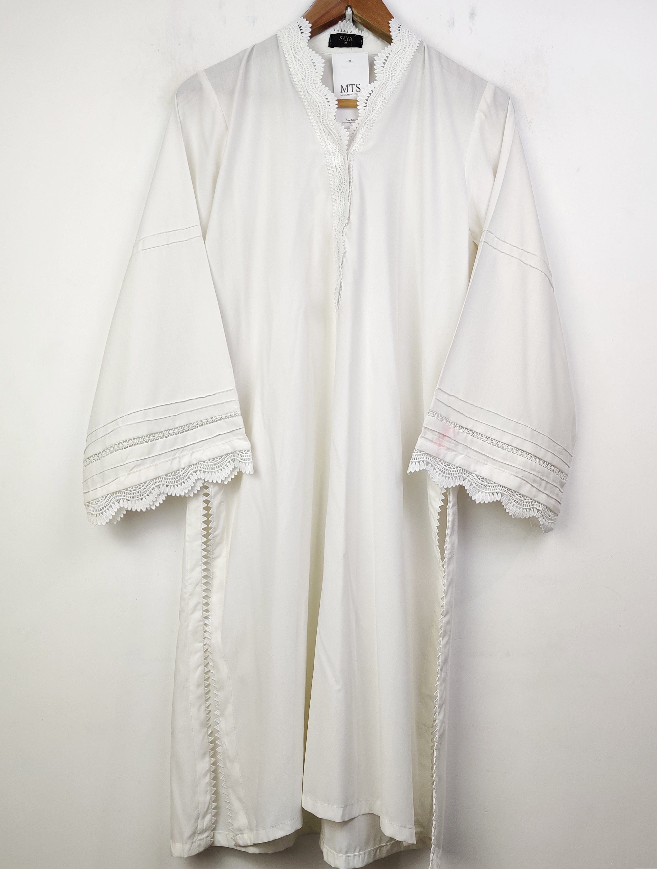 Buy online pre-used pre-loved 100% authentic & Original branded Saya (BK-1982) available in Pakistan. Top international brands avilable.