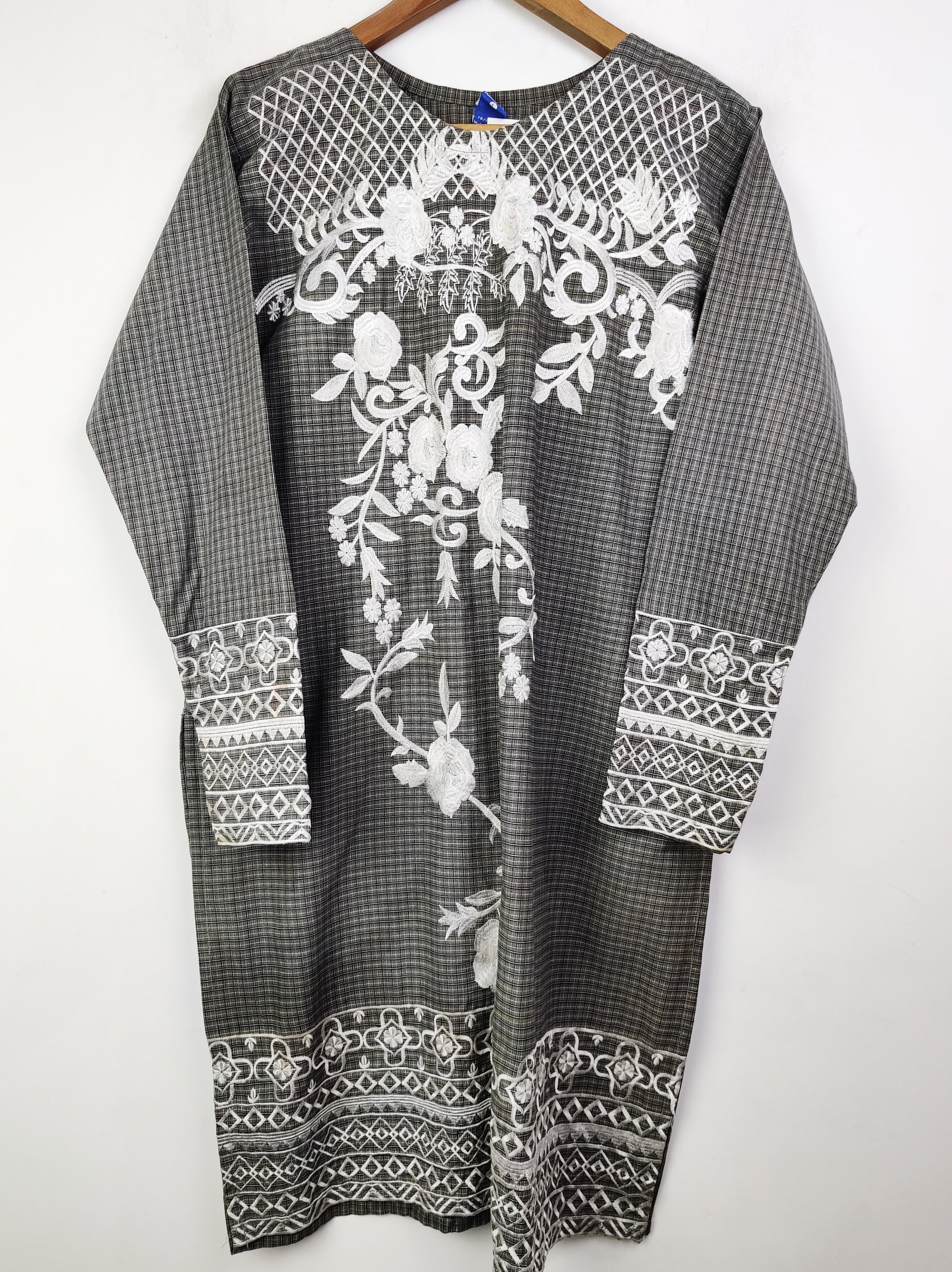 Buy online pre-used pre-loved 100% authentic & Original branded She Edge (BK-1992) available in Pakistan. Top international brands avilable.