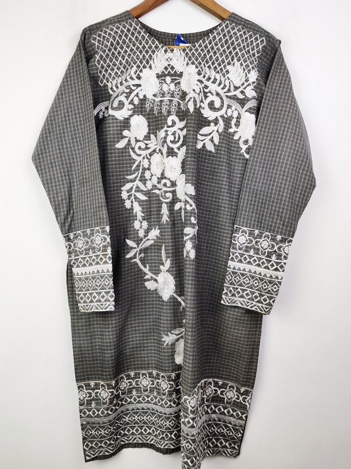 Buy online pre-used pre-loved 100% authentic & Original branded She Edge (BK-1992) available in Pakistan. Top international brands avilable.